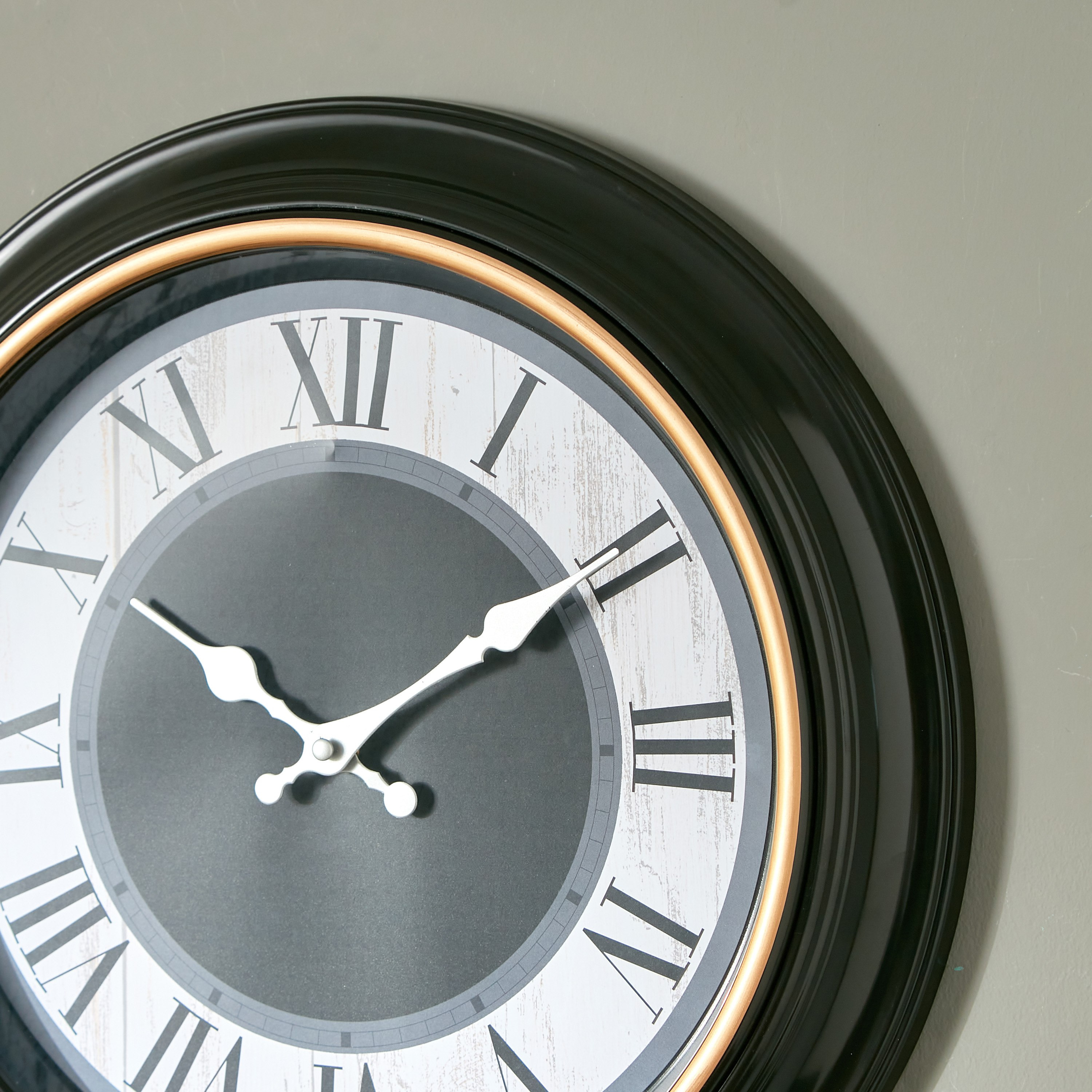 ساعة حائط مزينة بأرقام رومانية ورقية من إيلا - 40x5 سم-hbxdecorandfurnishings-homeaccessories-clocks-image-3