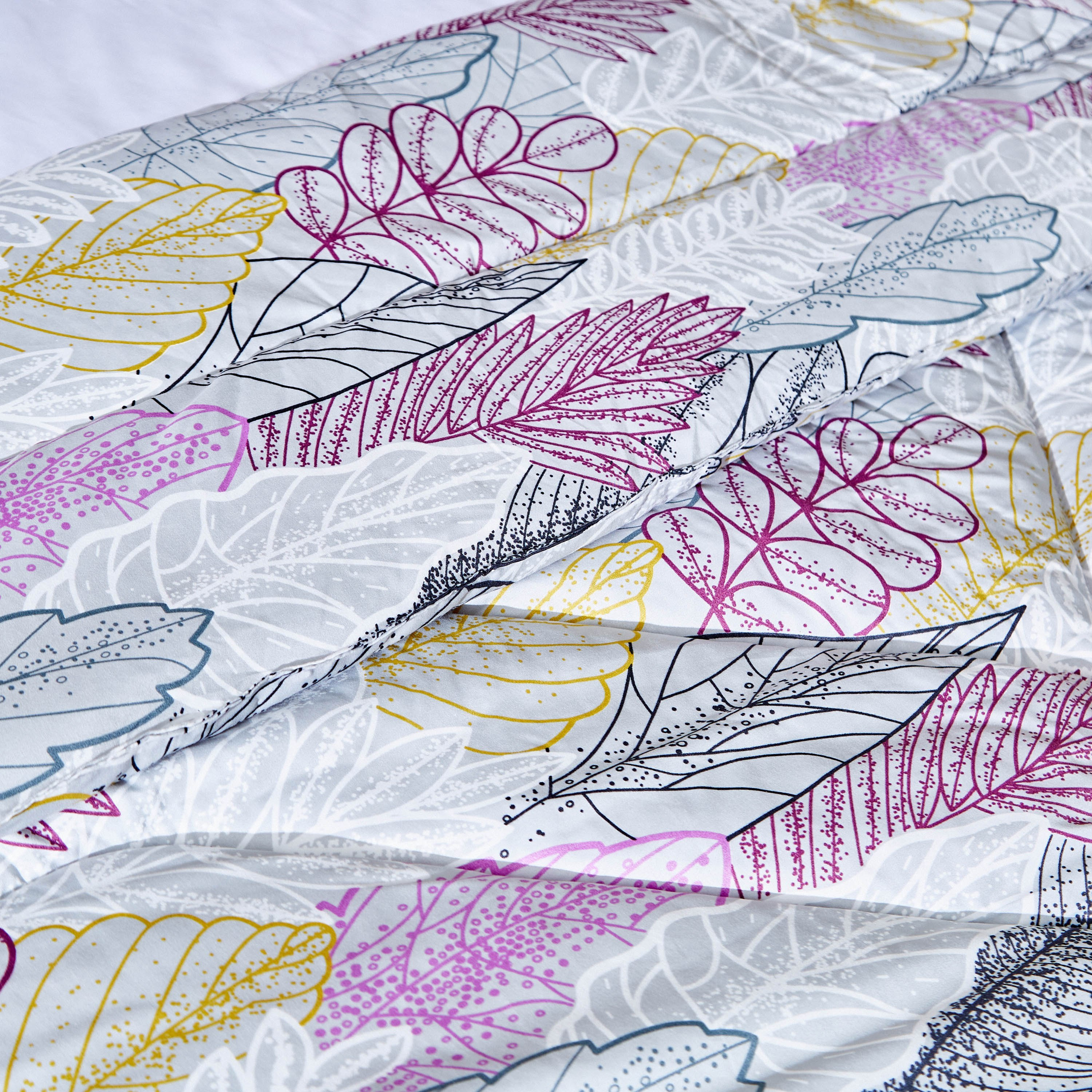 طقم لحاف كوين ألياف دقيقة 3 قطع من فلورا سينيا - 200x240 سم-hbxhomeware-hbxdecorandfurnishings-image-3