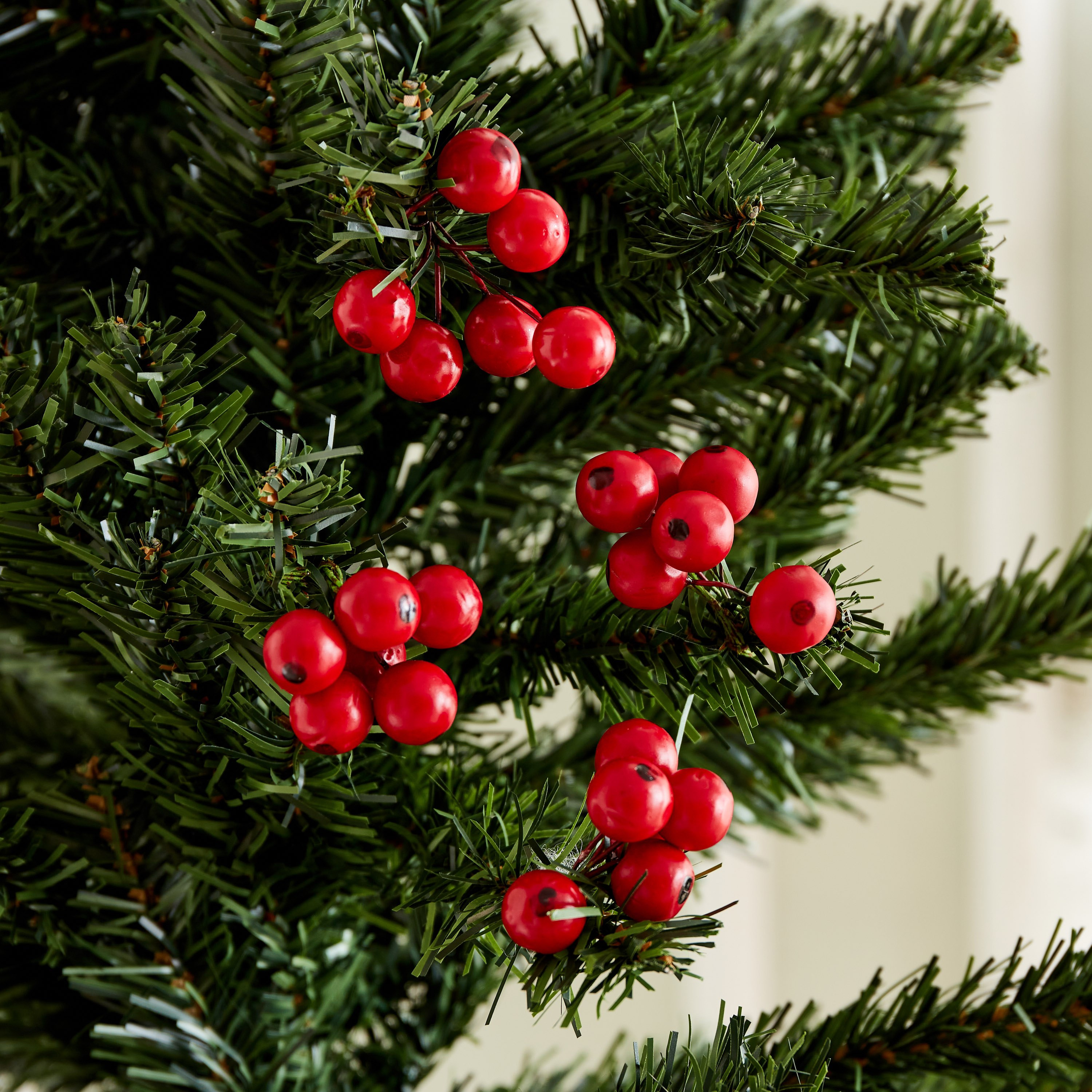 Alaska 4-Piece Christmas Cranberry Stem Decoration Set-hbxhomeware-hbxdecorandfurnishings-image-1