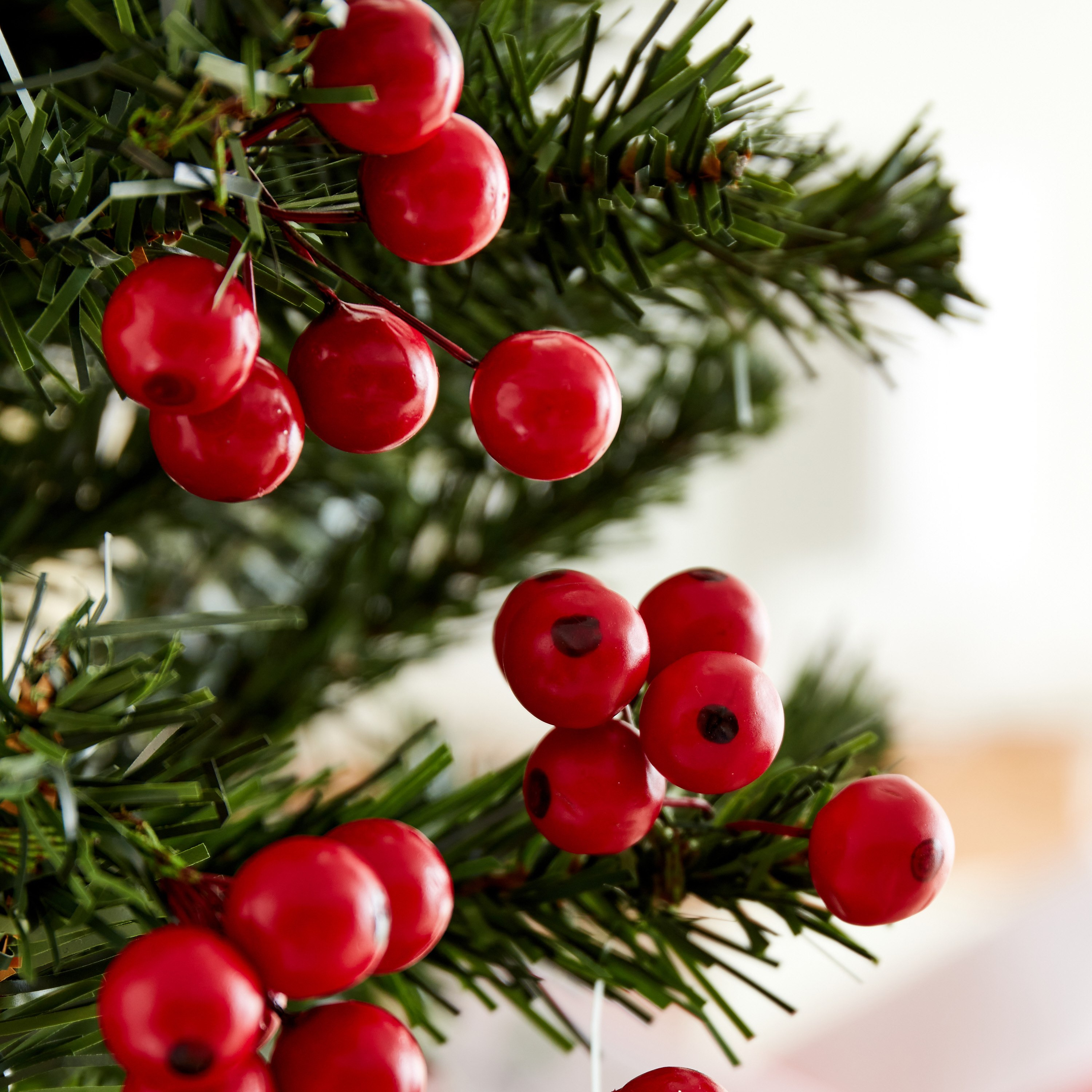 Alaska 4-Piece Christmas Cranberry Stem Decoration Set-hbxhomeware-hbxdecorandfurnishings-image-2