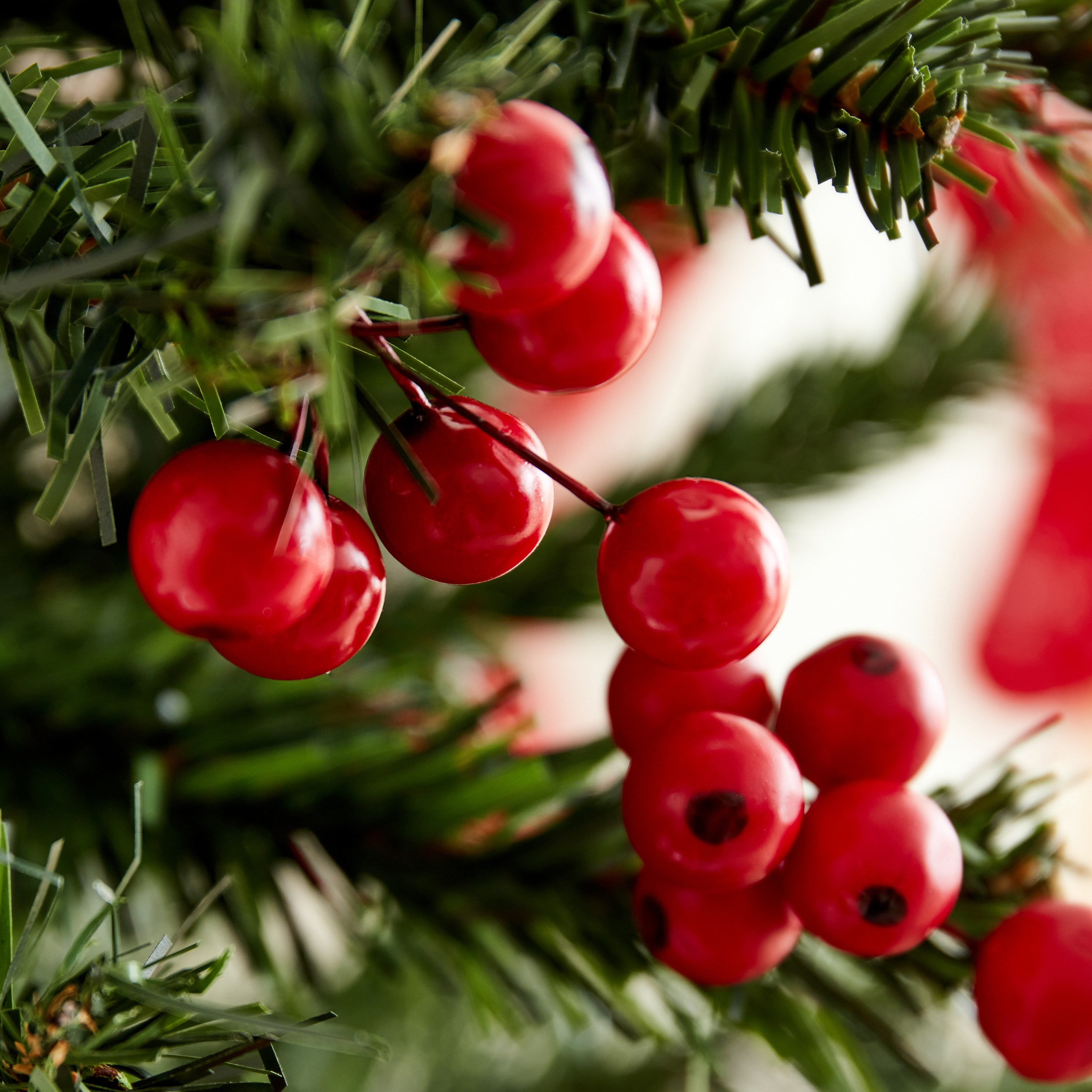 Alaska 4-Piece Christmas Cranberry Stem Decoration Set-hbxhomeware-hbxdecorandfurnishings-image-3