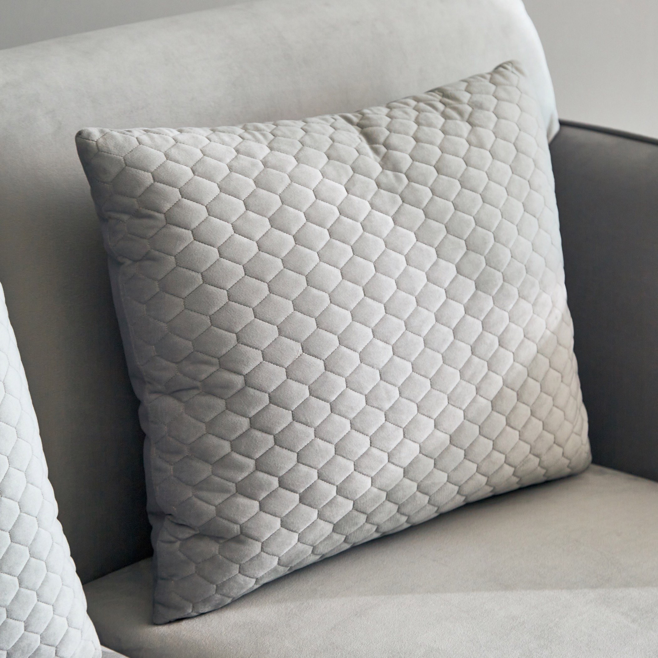كنبة مخملية مقعدين مع وسادتين من تيهاني-hbxlivingroom-sofasandarmchairs-sofas-image-4