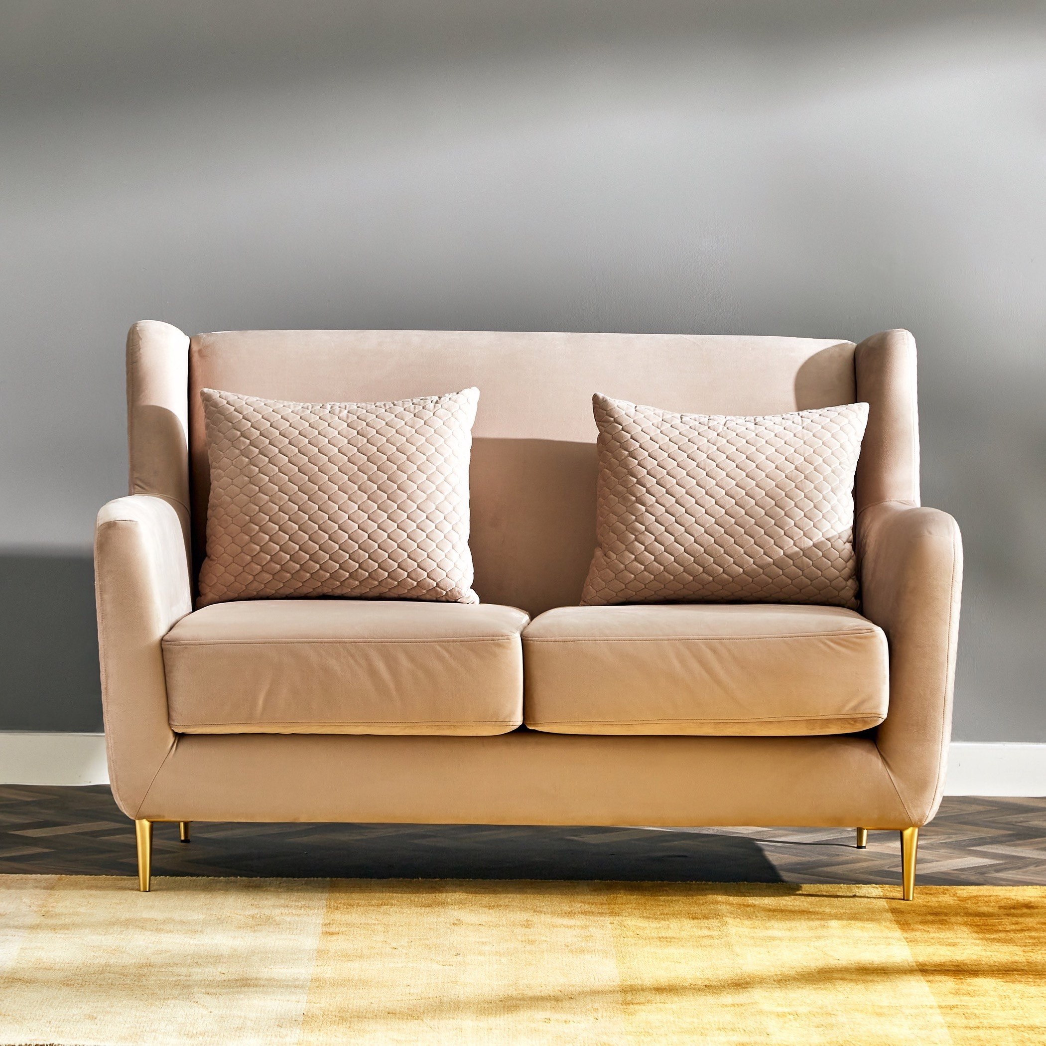 كنبة مخملية بمقعدين ووسادتين من كناري-hbxlivingroom-sofasandarmchairs-sofas-image-1