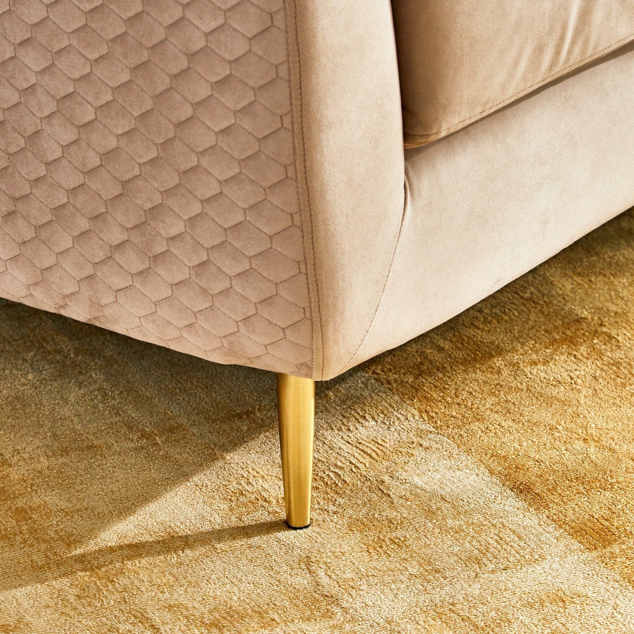 كنبة مخملية بمقعدين ووسادتين من كناري-hbxlivingroom-sofasandarmchairs-sofas-image-5