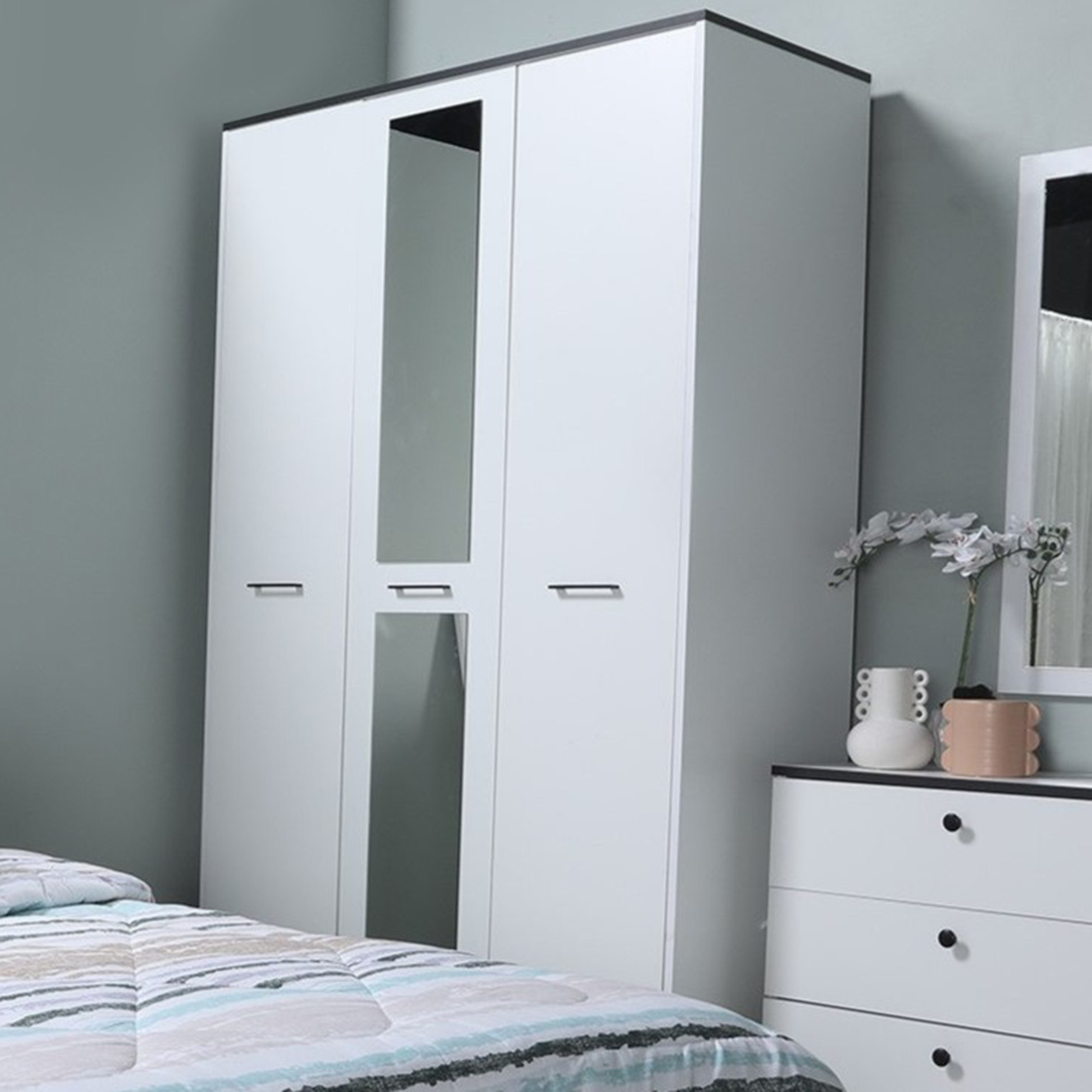 خزانة ملابس 3 أبواب بمرآة من ويلينجتون-hbxfurniture-wardrobes-image-1