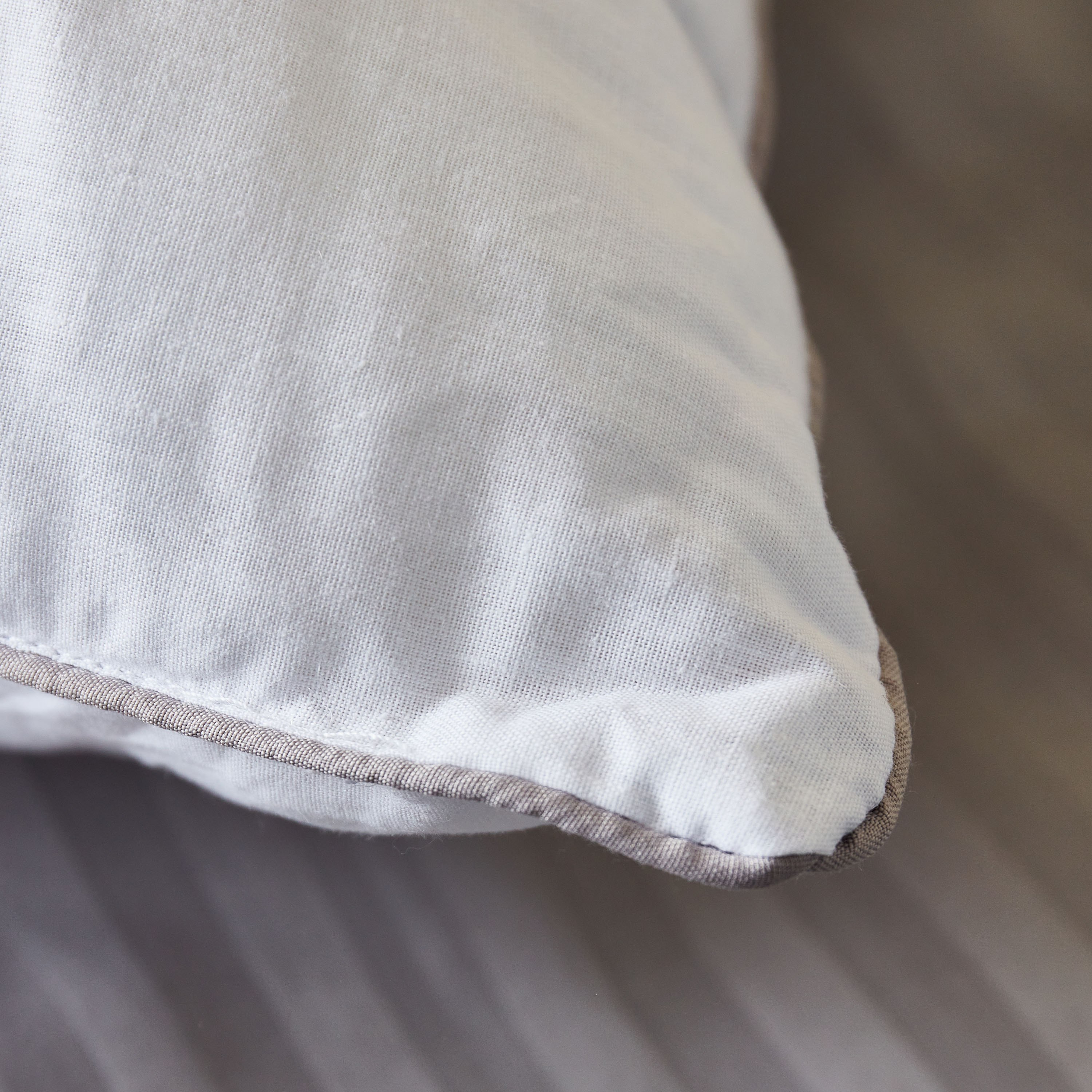 Jonas Plain Antibacterial Kids' Pillow - 45x70 cm-hbxhomeware-hbxkidsandyouth-image-2