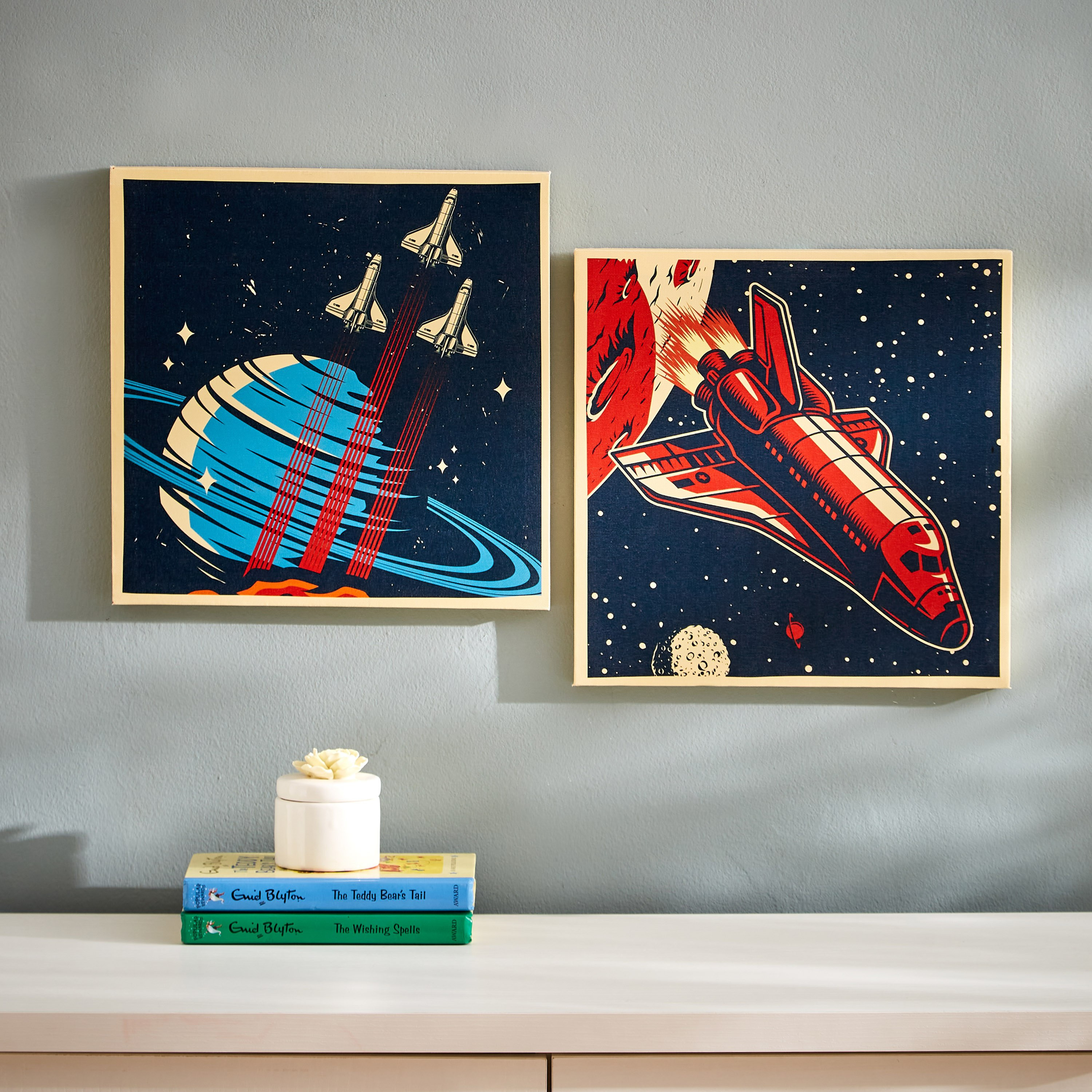 طقم زينة كانفاس قطعتين بتصميم مكوك ريترو وزحل من أرتستري - 30x30x1.8 سم-hbxhomeware-hbxkidsandyouth-image-1