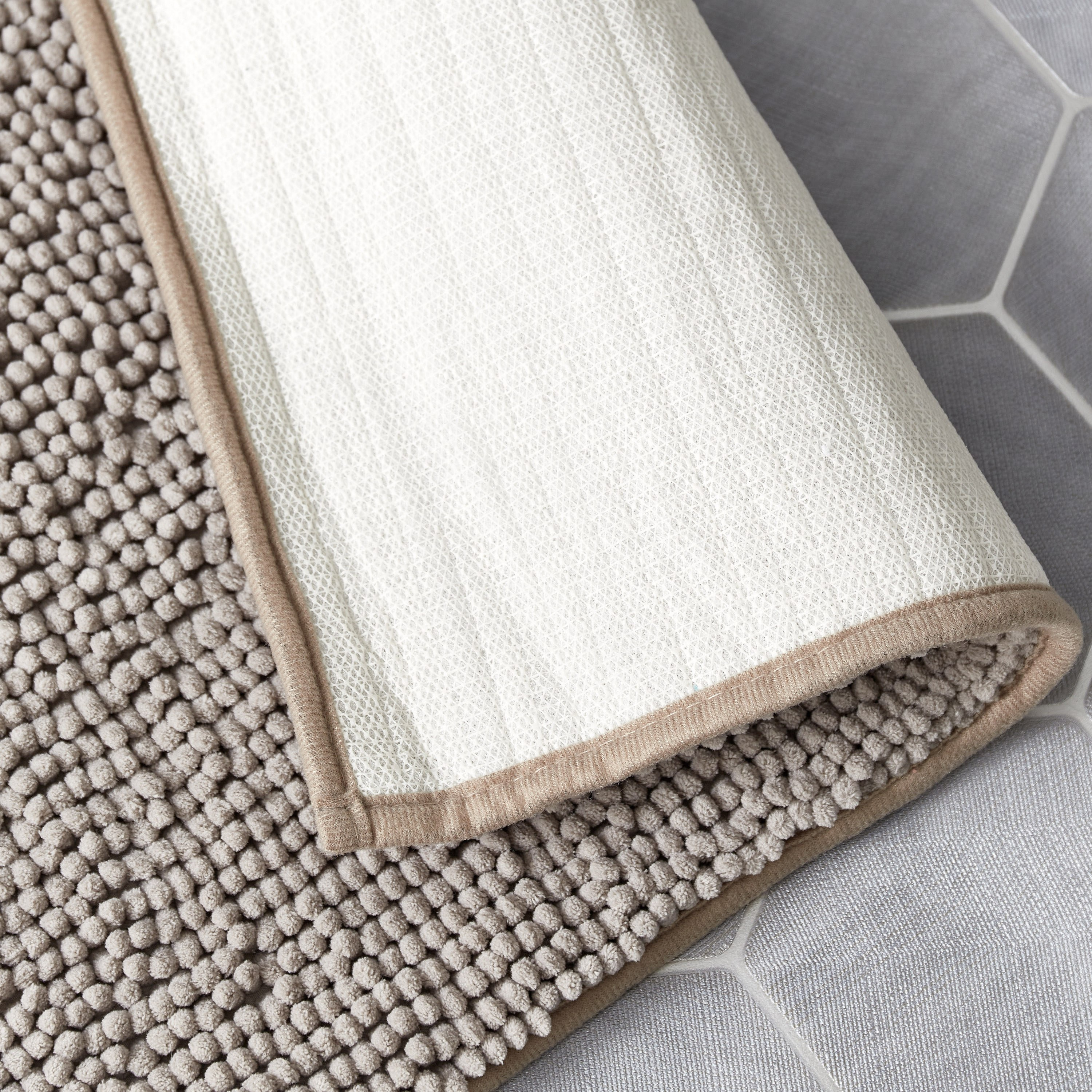 Nicole Anti Skid Foam Padded Chenille Bath Mat 40X60 cm-hbxbedroom-floorcoverings-bathmats-image-4