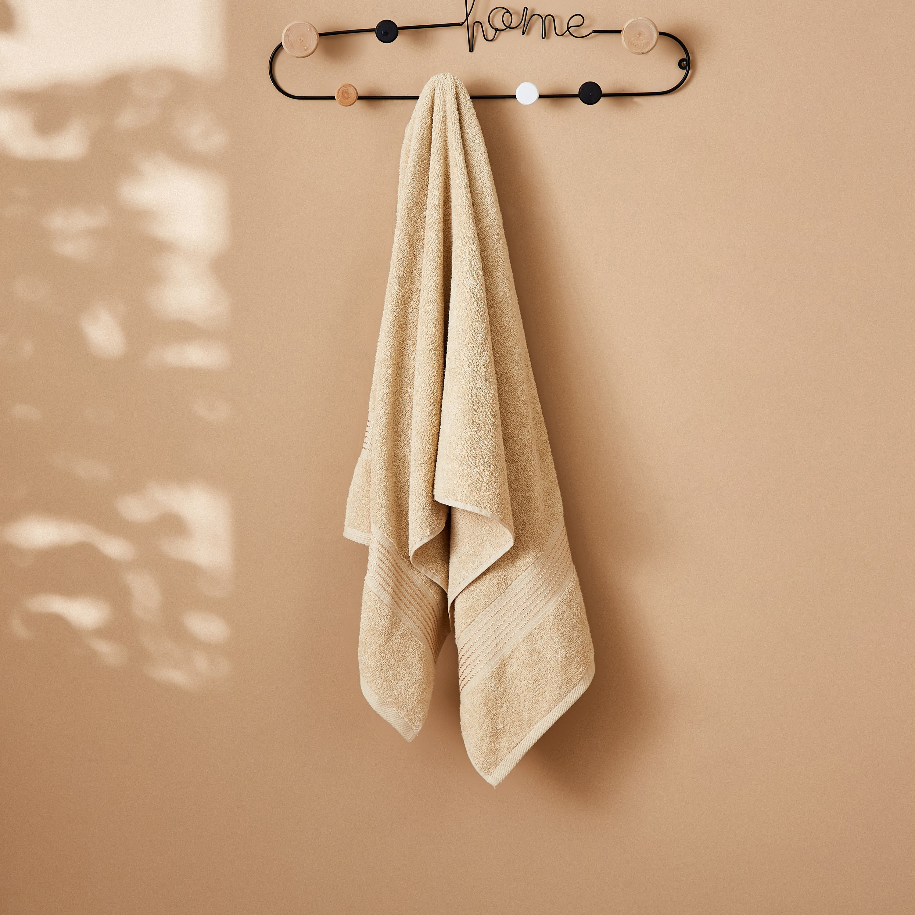 منشفة حمام ممشطة من إيسنشيال - 70×140 سم-hbxbathroom-bathroomtextiles-image-1
