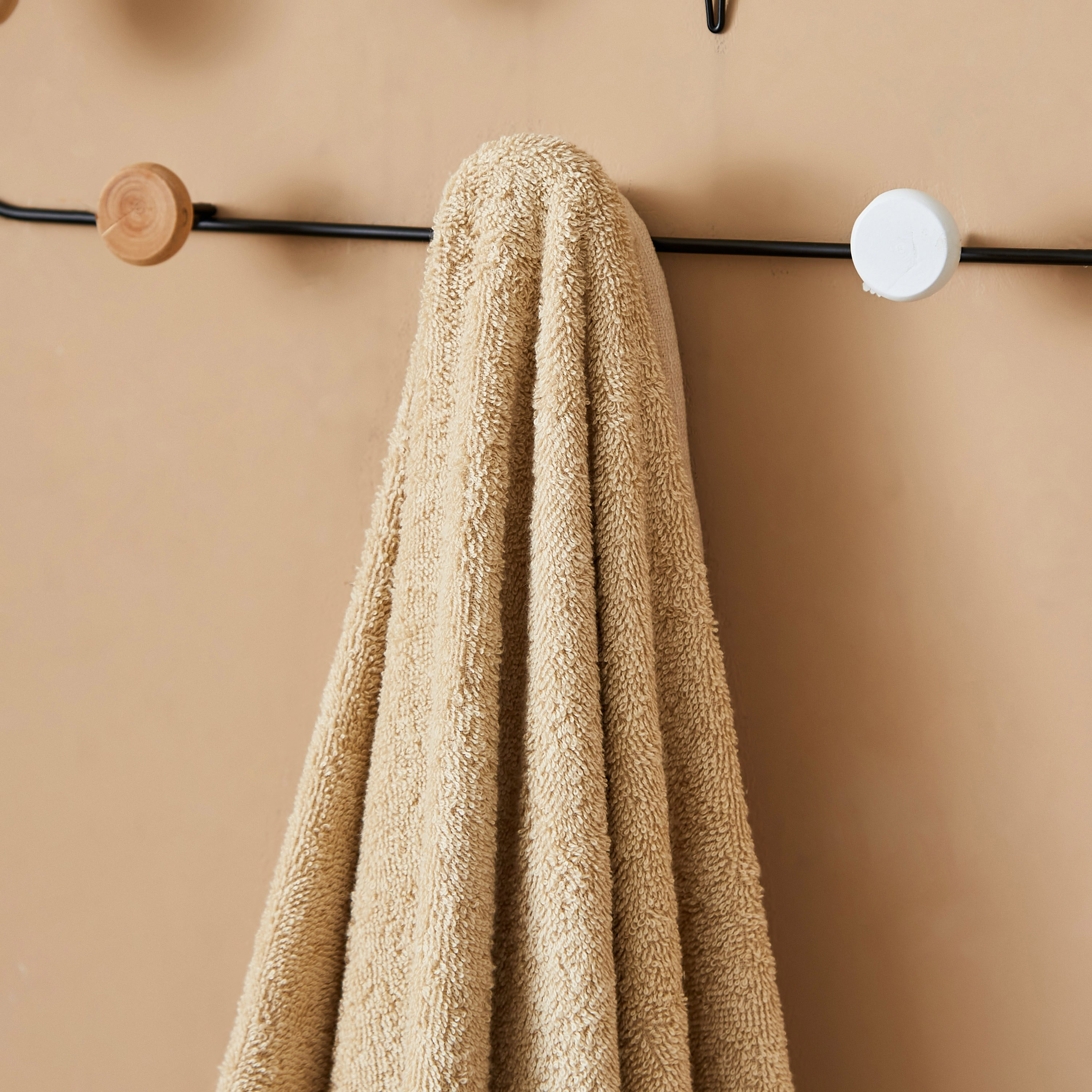 منشفة حمام ممشطة من إيسنشيال - 70×140 سم-hbxbathroom-bathroomtextiles-image-2