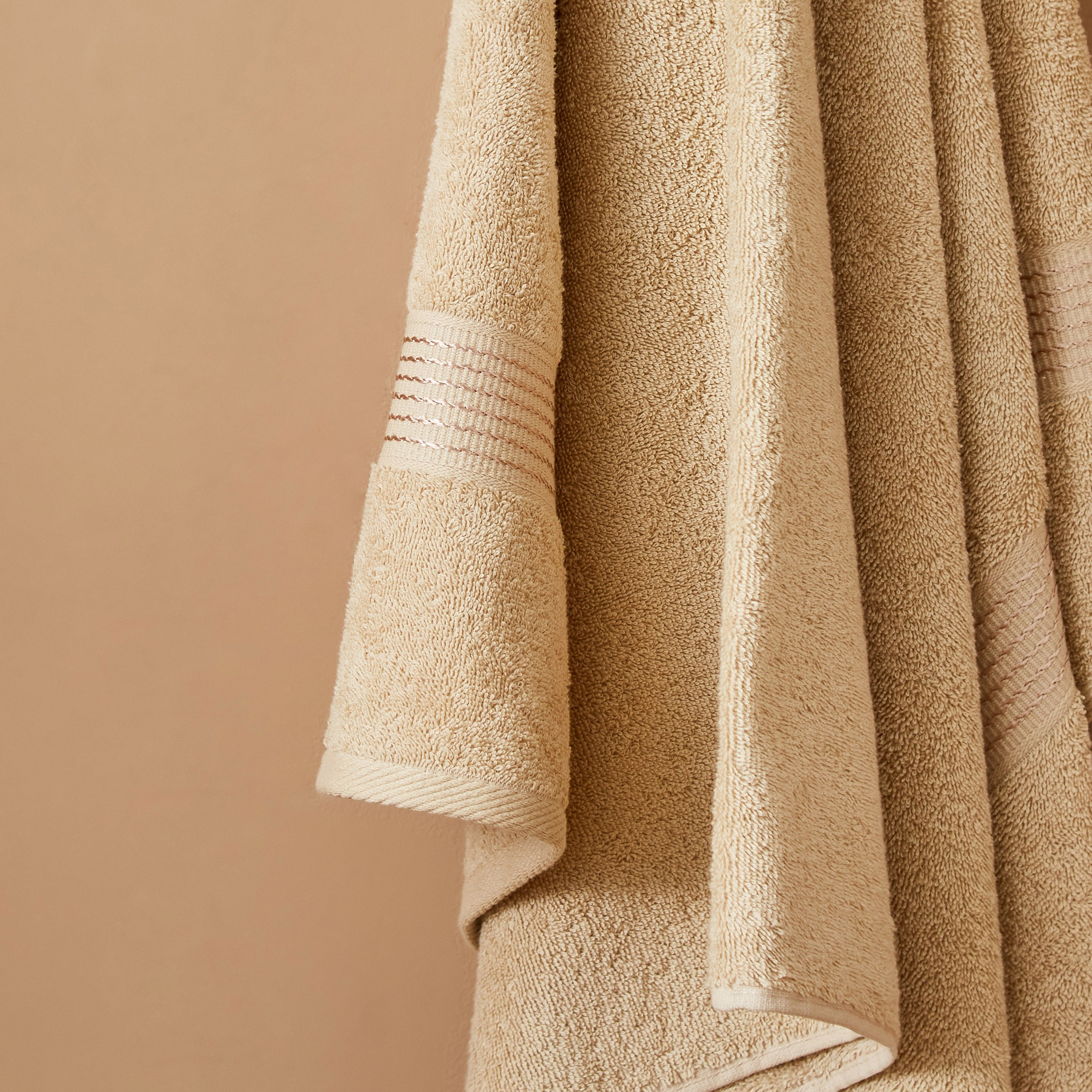 منشفة حمام ممشطة من إيسنشيال - 70×140 سم-hbxbathroom-bathroomtextiles-image-3