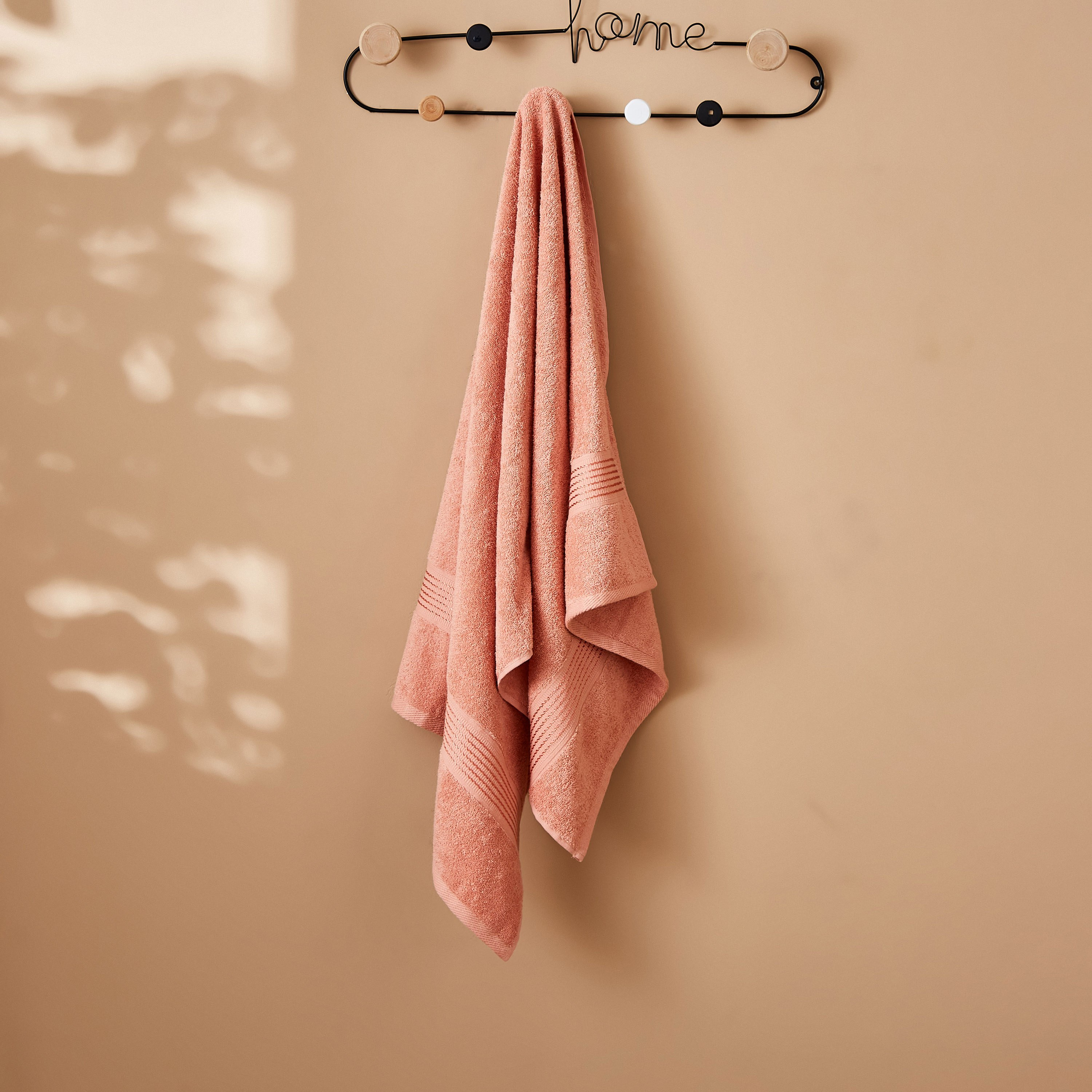 منشفة حمام ممشطة من إيسنشيال - 70×140 سم-hbxbathroom-bathroomtextiles-image-1