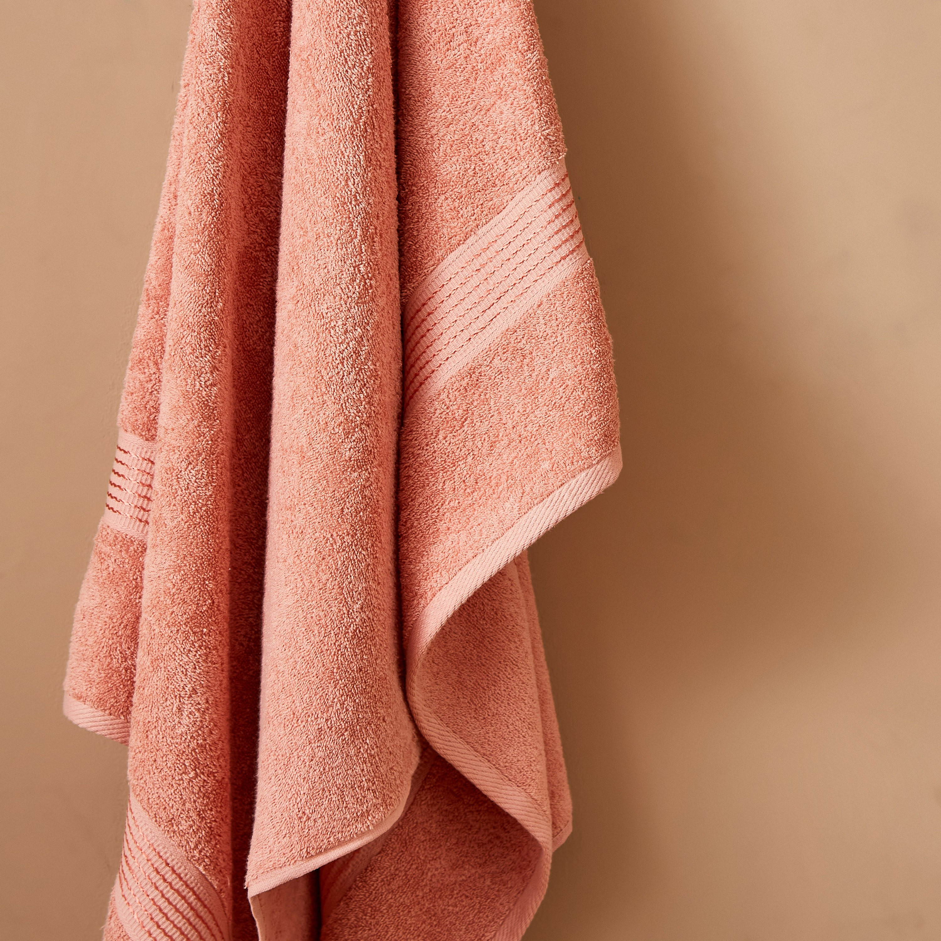 منشفة حمام ممشطة من إيسنشيال - 70×140 سم-hbxbathroom-bathroomtextiles-image-3