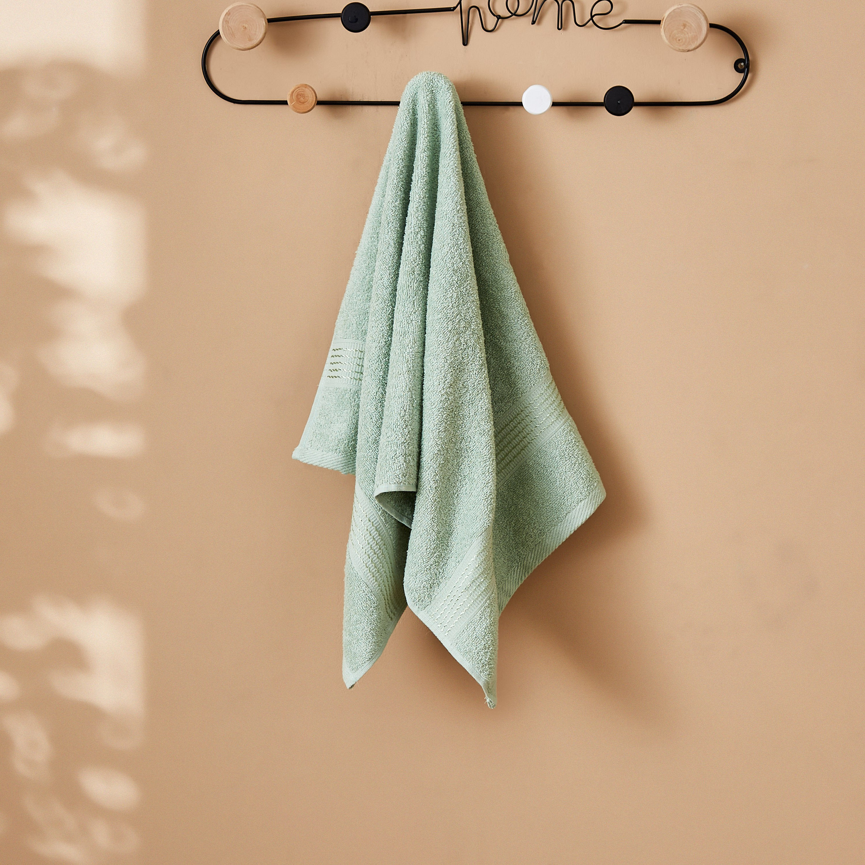 منشفة يد ممشطة من إسينشيال - 90x50 سم-hbxbathroom-bathroomtextiles-image-1
