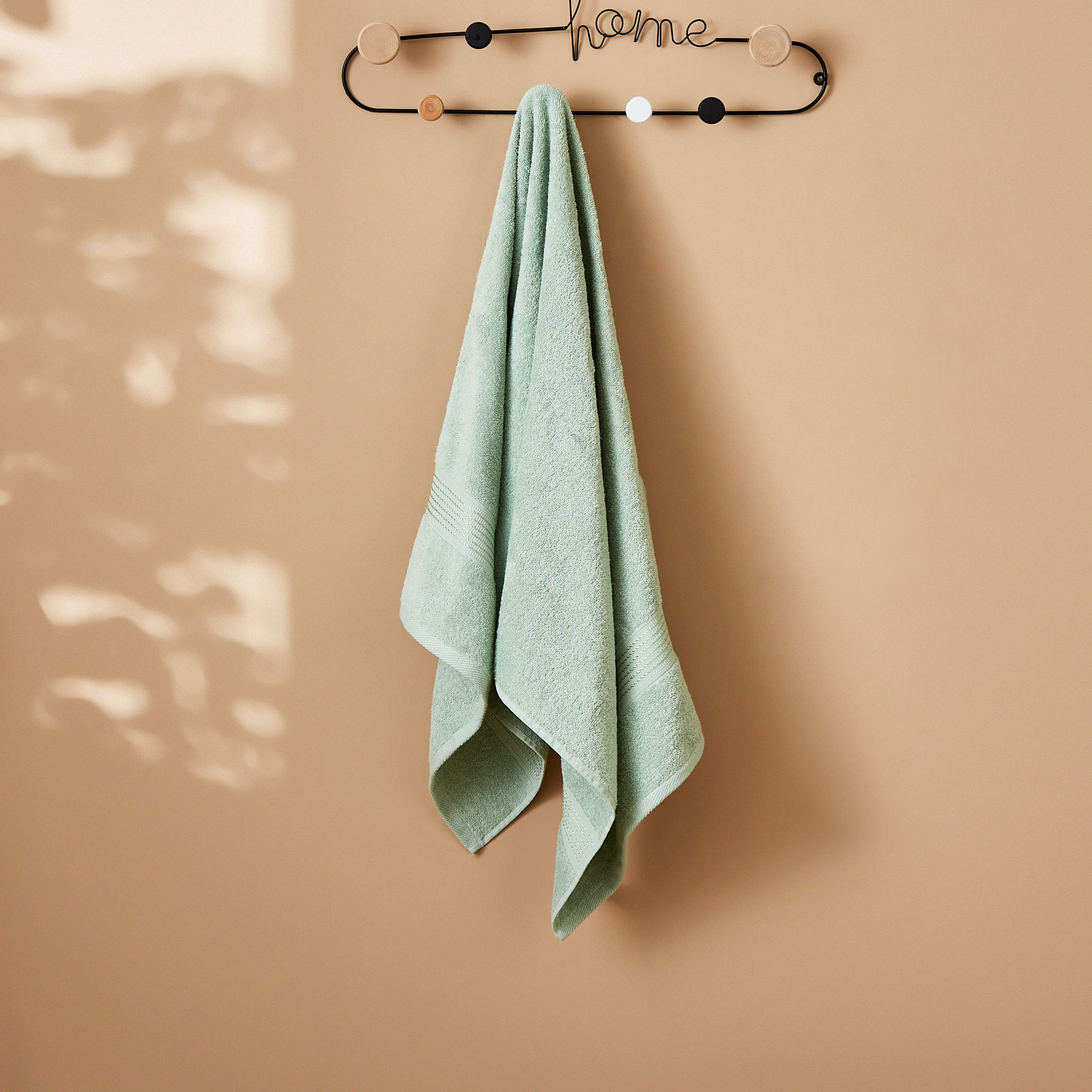 منشفة حمام ممشطة من إيسنشيال - 70×140 سم-hbxbathroom-bathroomtextiles-image-1