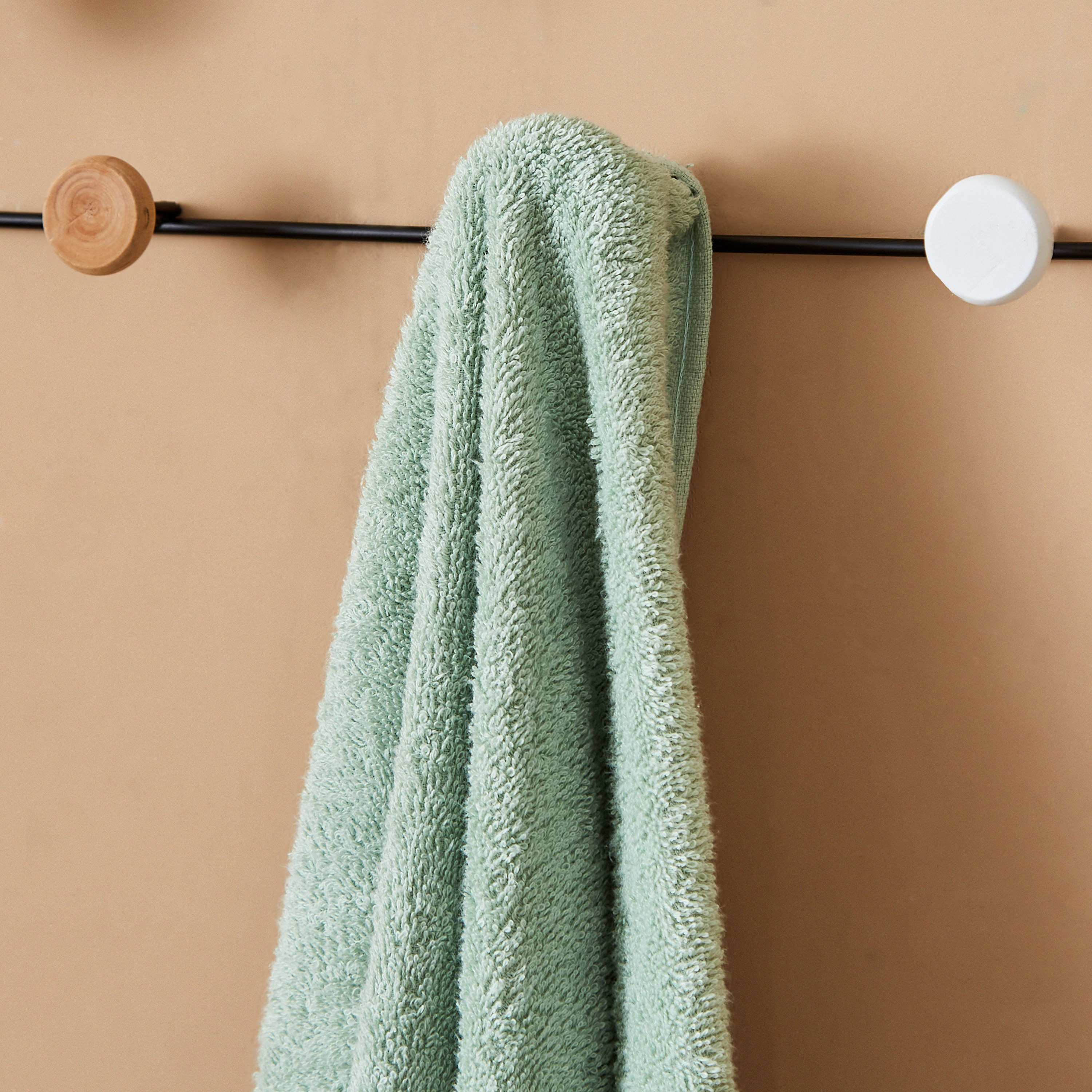 منشفة حمام ممشطة من إيسنشيال - 70×140 سم-hbxbathroom-bathroomtextiles-image-2