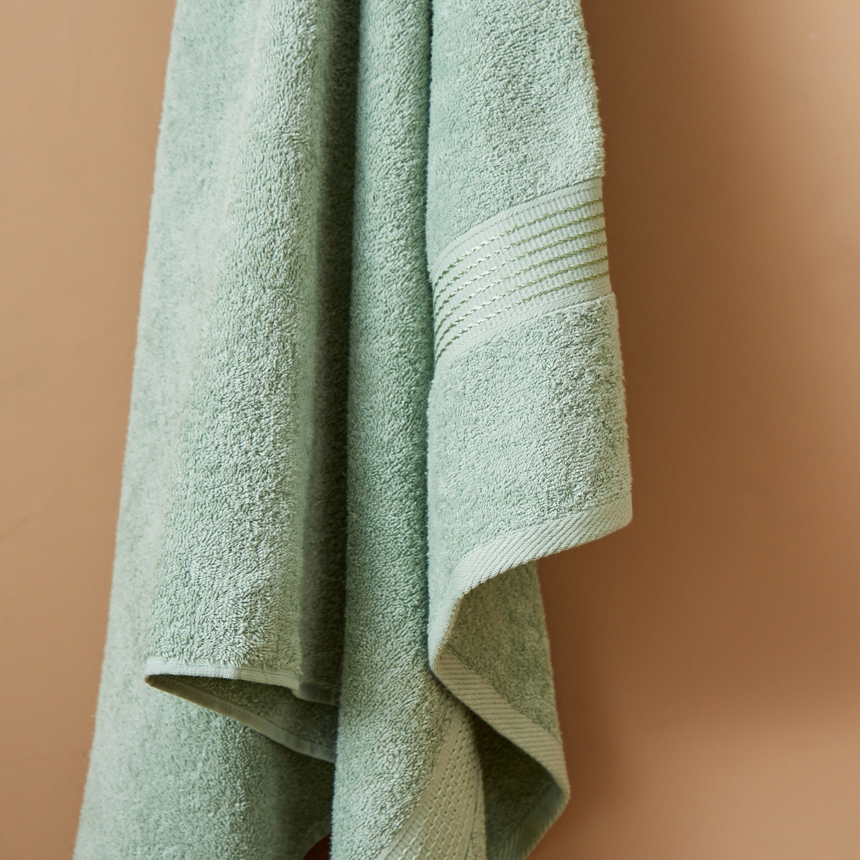 منشفة حمام ممشطة من إيسنشيال - 70×140 سم-hbxbathroom-bathroomtextiles-image-3
