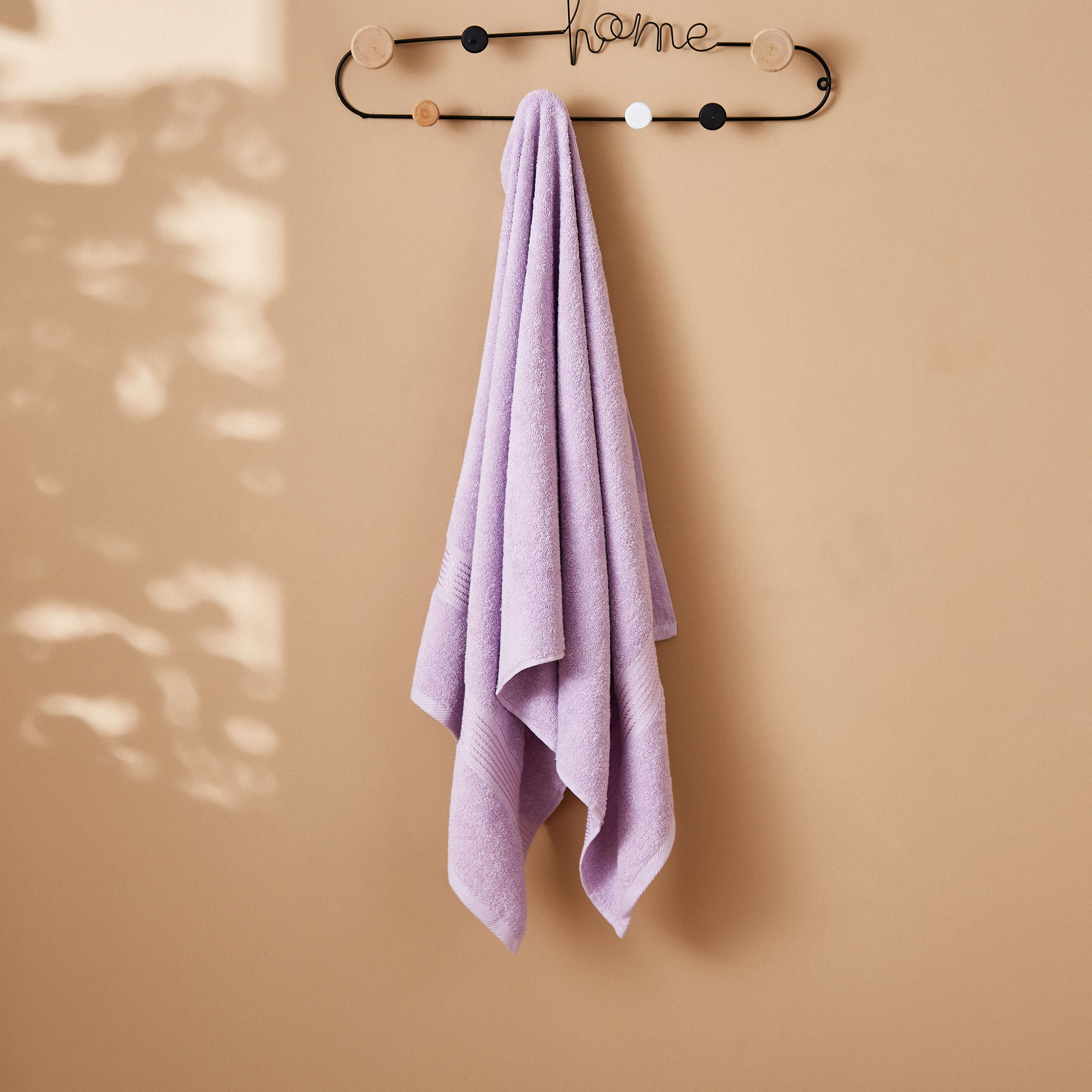 منشفة حمام ممشطة من إيسينشال - 70×140 سم-hbxbathroom-bathroomtextiles-image-1