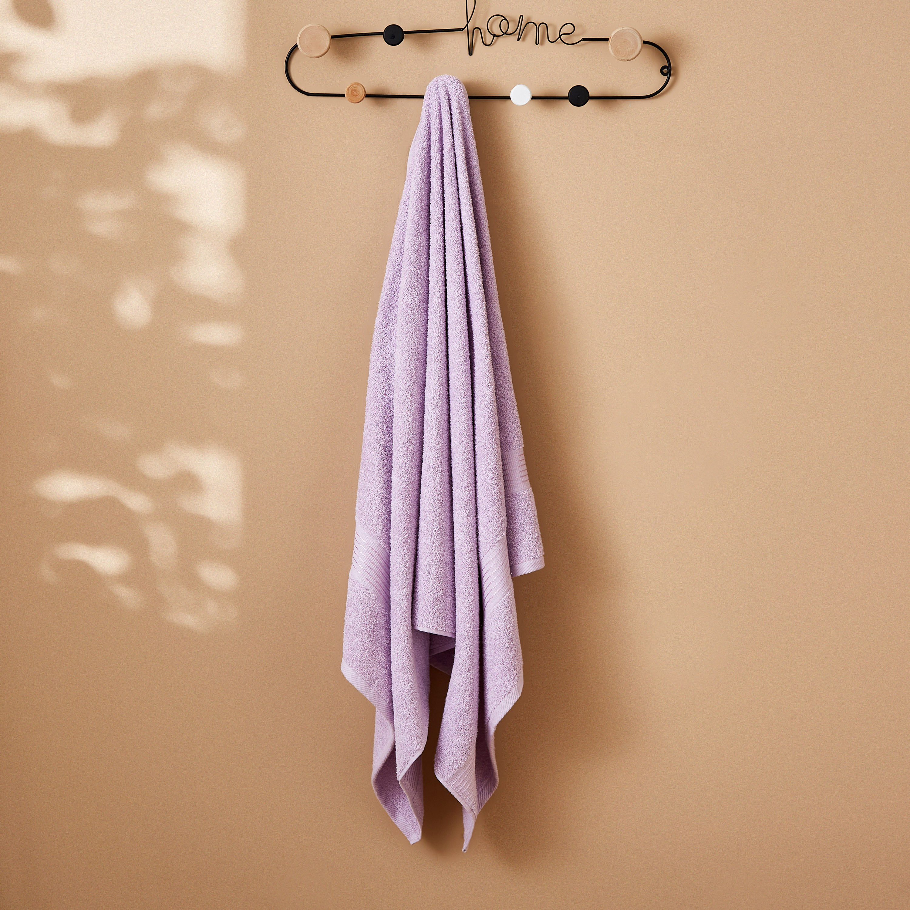 منشفة حمّام ممشطة من إسينشيال - 90x150 سم-hbxbathroom-bathroomtextiles-image-1