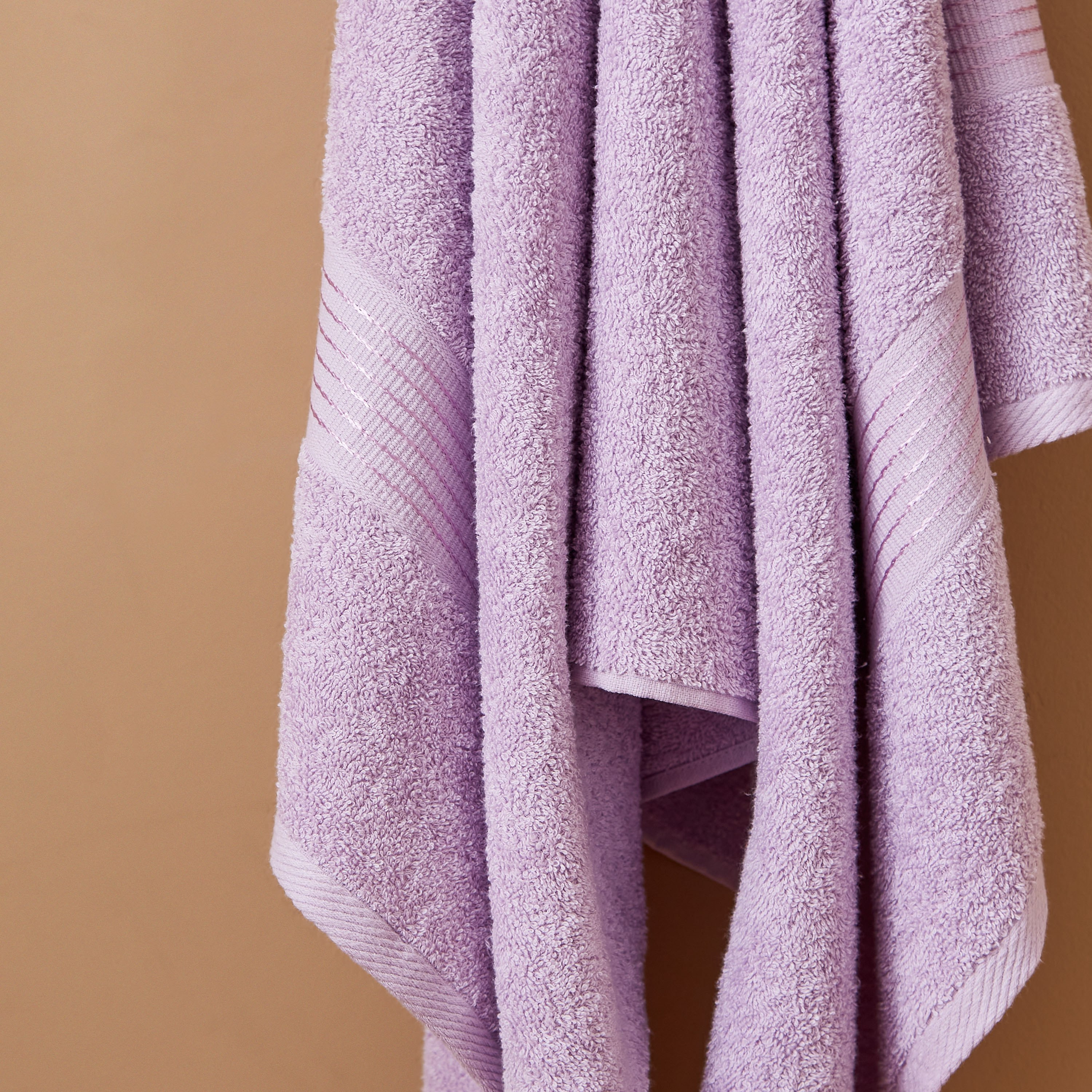 منشفة حمّام ممشطة من إسينشيال - 90x150 سم-hbxbathroom-bathroomtextiles-image-3