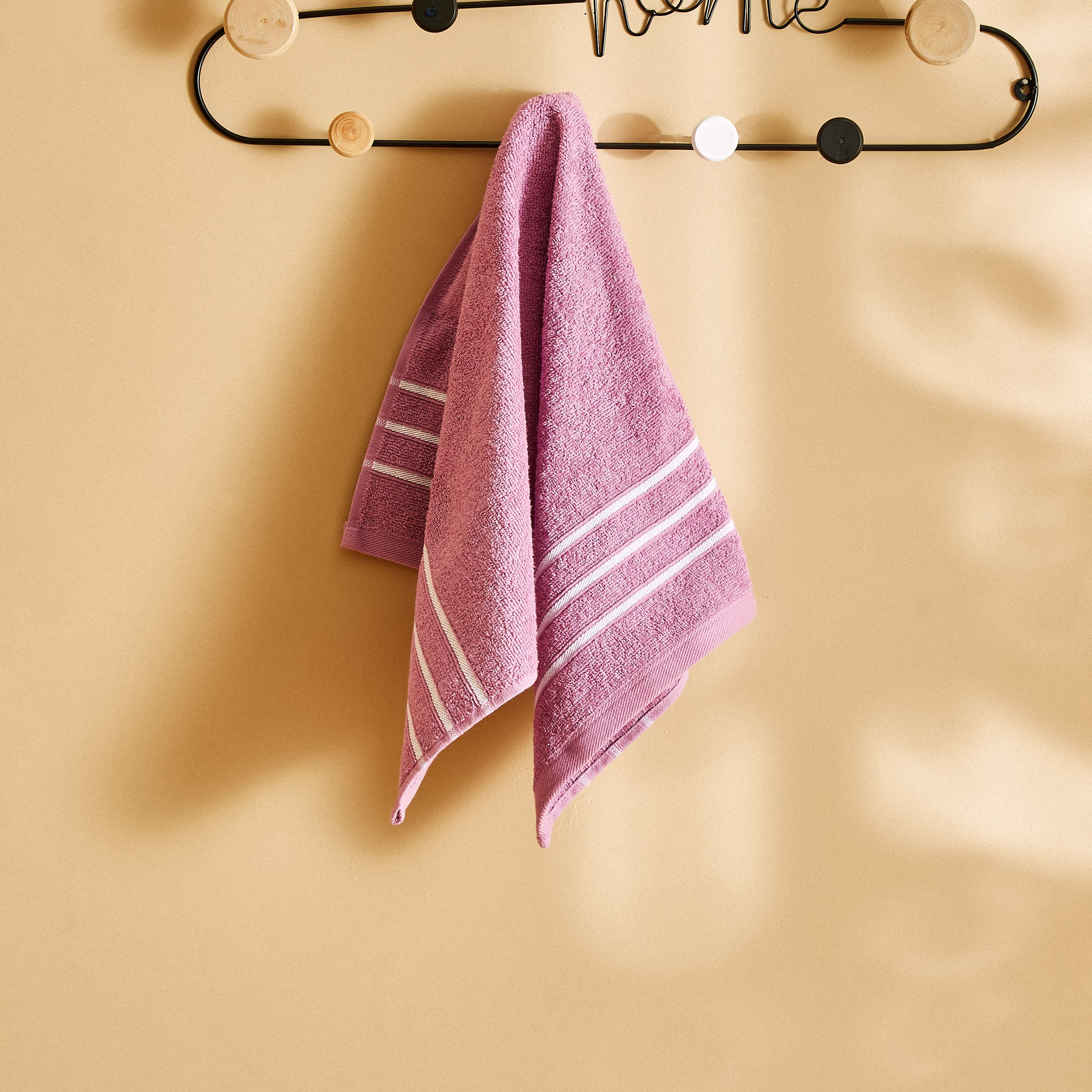 Snoopy Kids Carded Hand Towel - 40x70 cm-hbxhomeware-hbxkidsandyouth-image-1