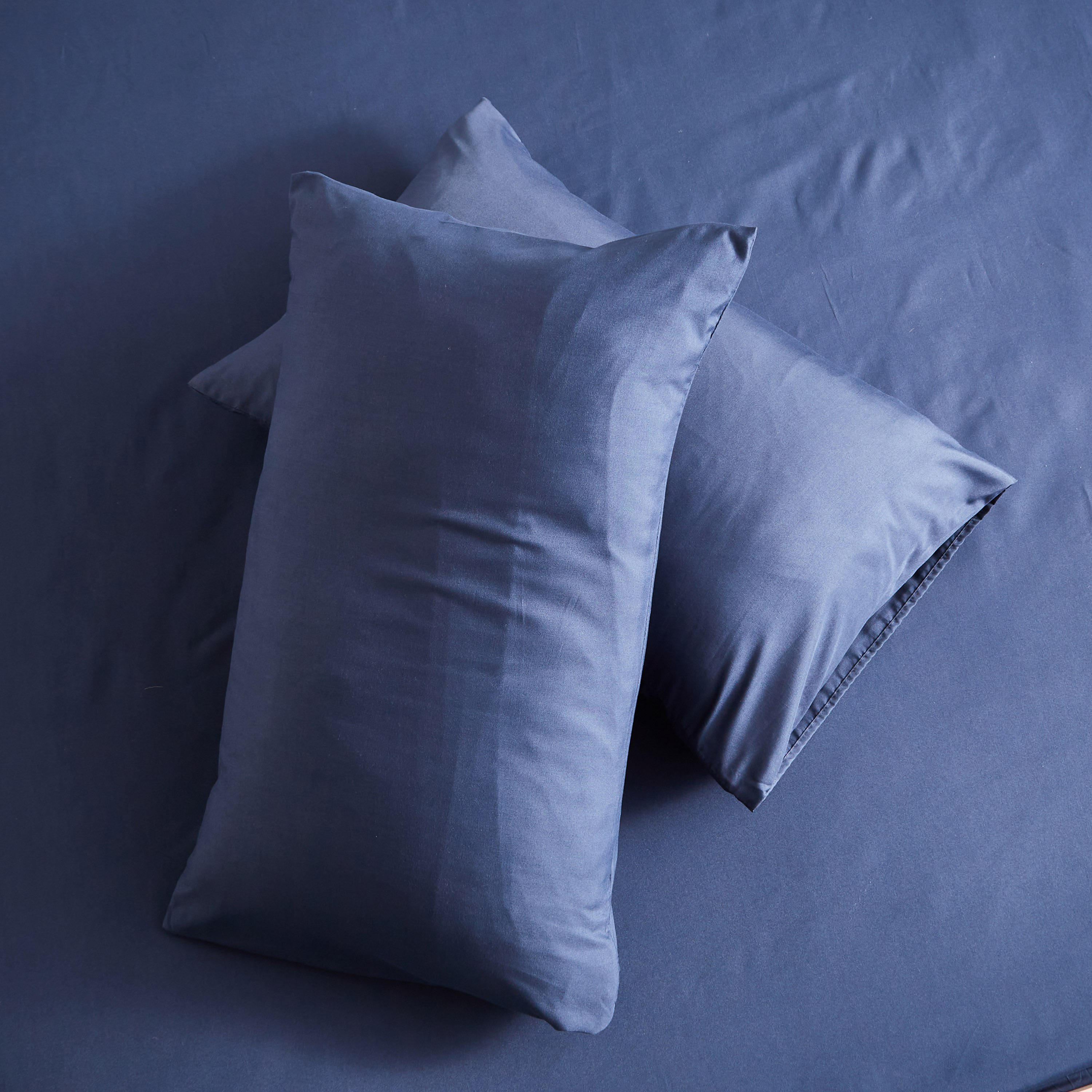 طقم غطاء وسادة سادة من الألياف الدقيقة يستخدم على الوجهين قطعتين من ديربي - 45x70 سم-hbxhomeware-hbxbedroom-image-2
