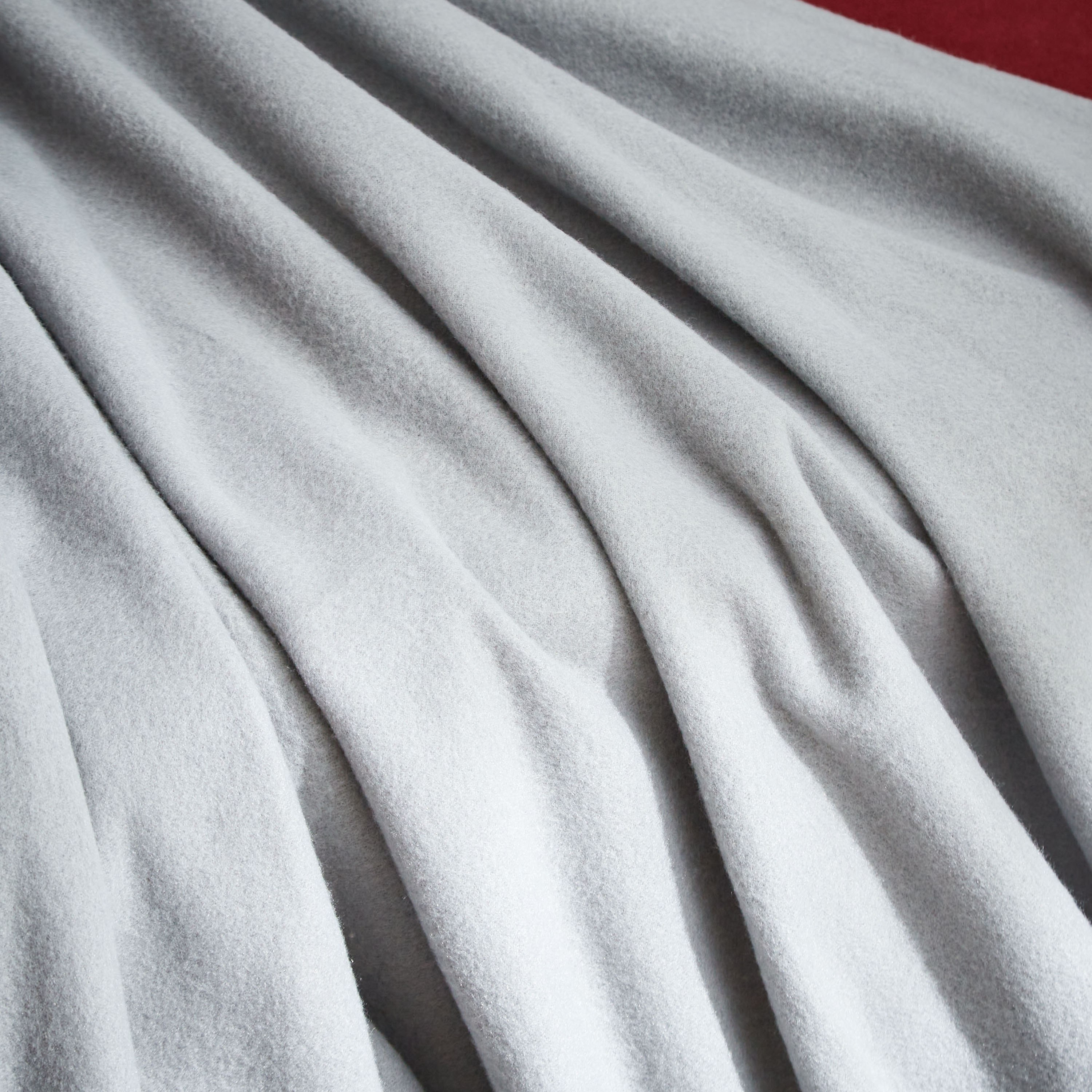 بطانية صوف خفيفة سادة من أتلانتا - 120x160 سم-hbxhomeware-hbxbedroom-image-2