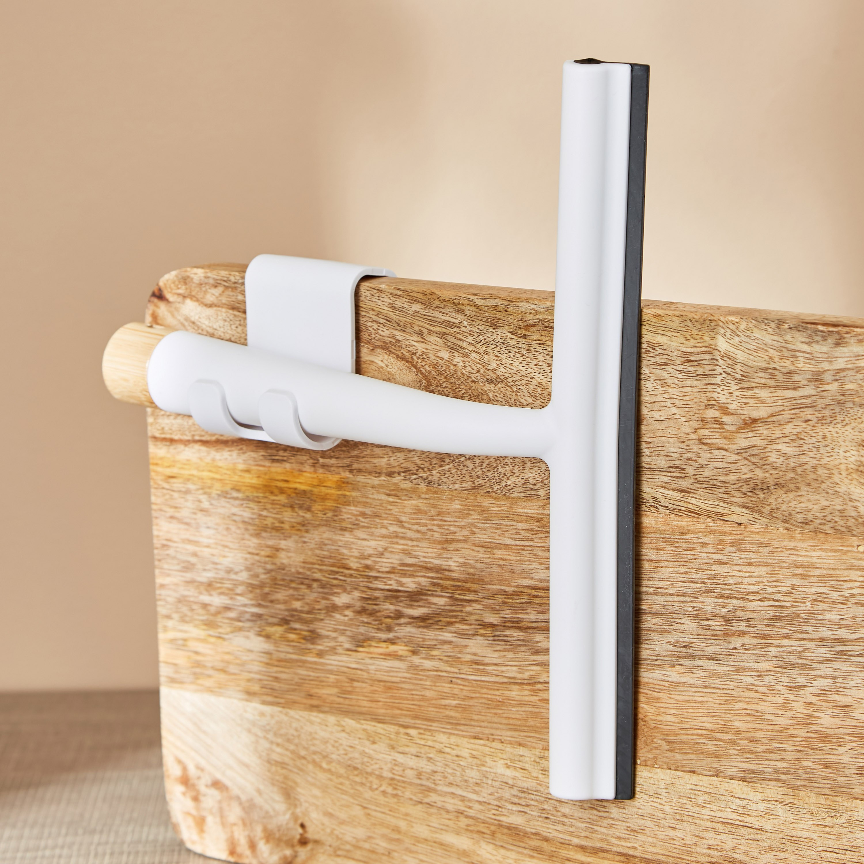 ممسحة حوض استحمام مع حامل من هيوجو - 25x21.5x4.6 سم-hbxbathroom-laundry-cleaningaccessories-image-1