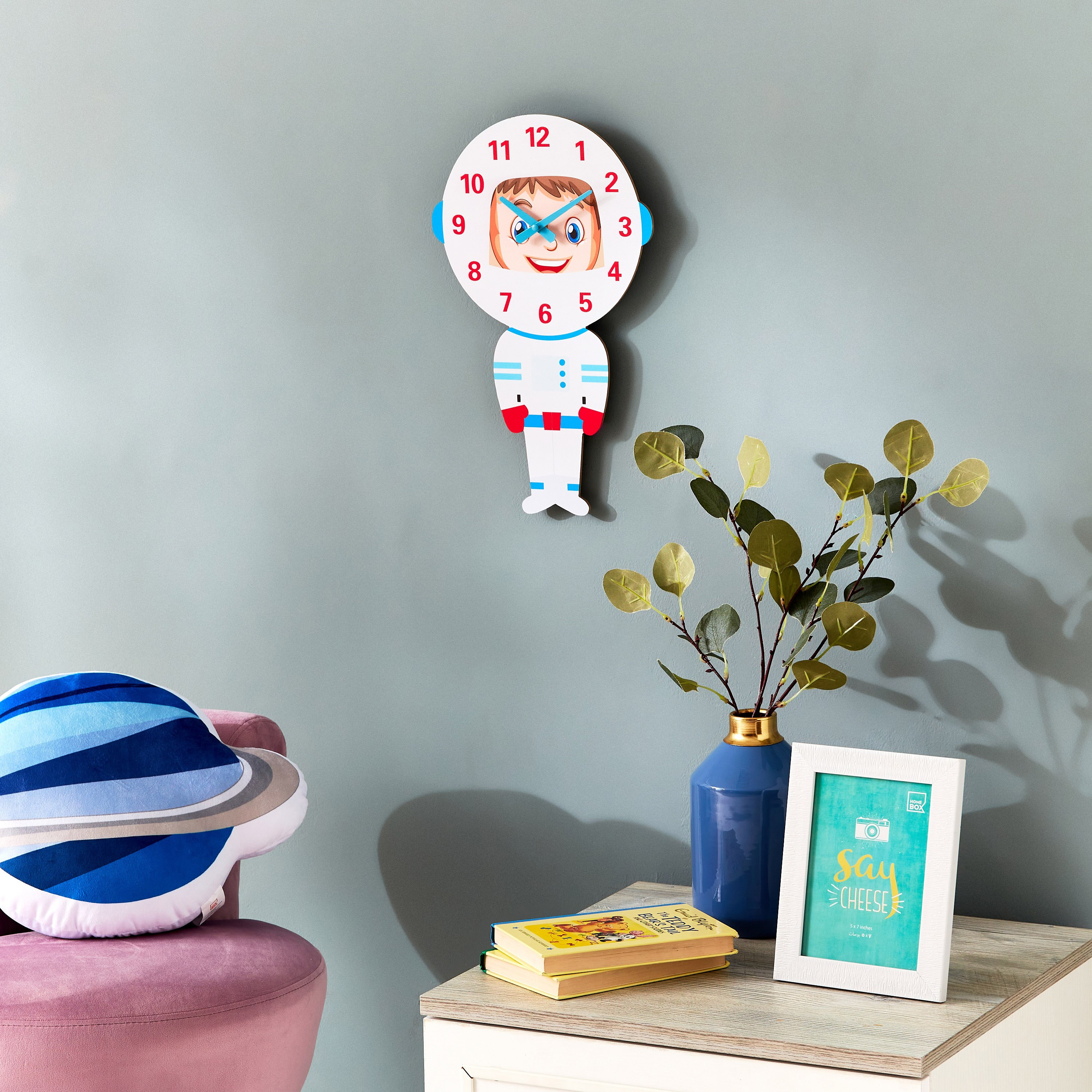 ساعة حائط على شكل رائد فضاء من فيو - 24x40x3.5 سم-hbxhomeware-hbxkidsandyouth-image-1