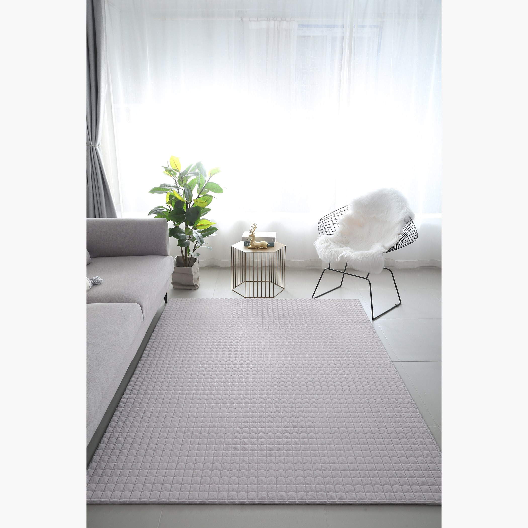 سجادة فرو أرنب بتصميم مكعبات محفورة - 150x200 سم-hbxdecorandfurnishings-floorcoverings-rugs-image-1