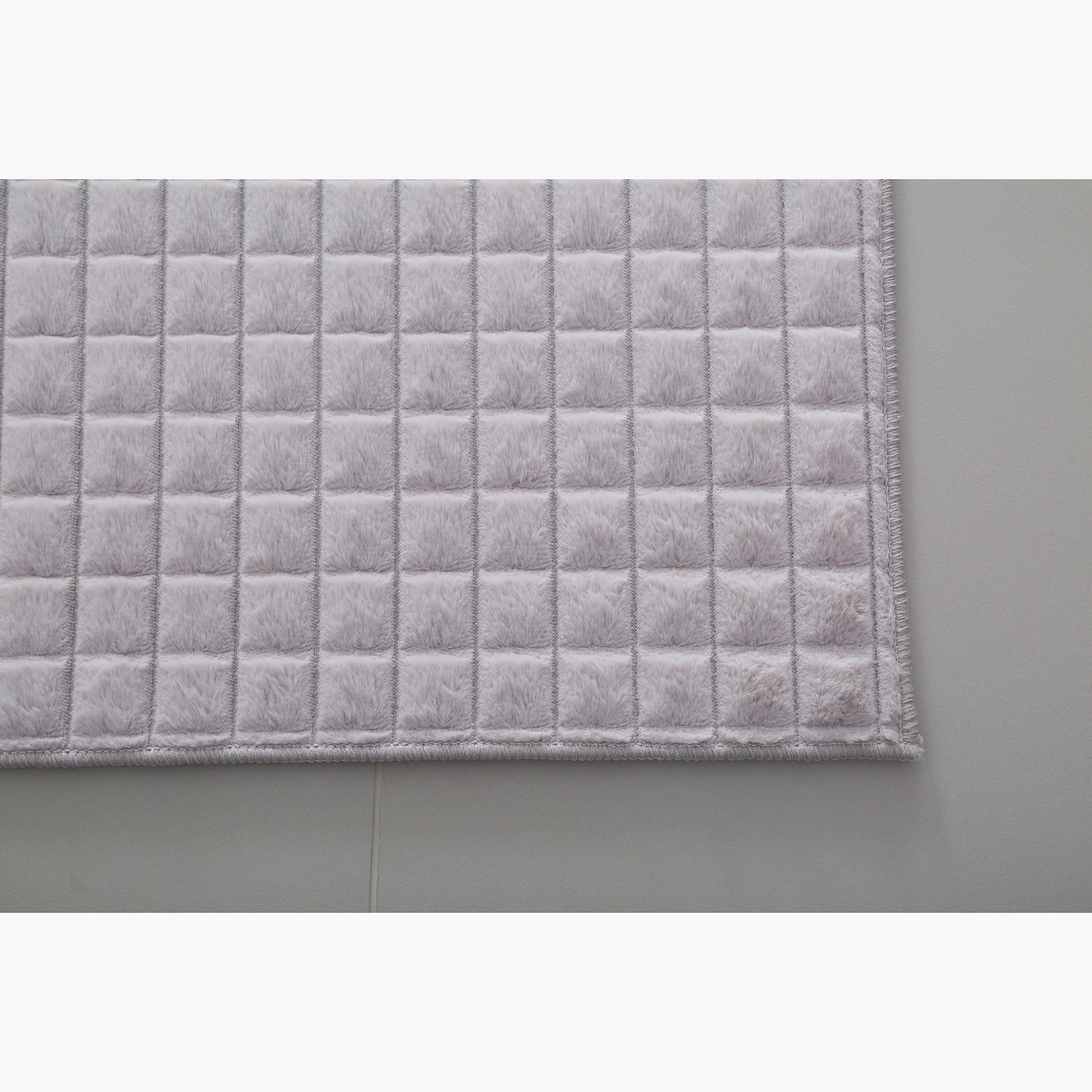 سجادة فرو أرنب بتصميم مكعبات محفورة - 150x200 سم-hbxdecorandfurnishings-floorcoverings-rugs-image-2