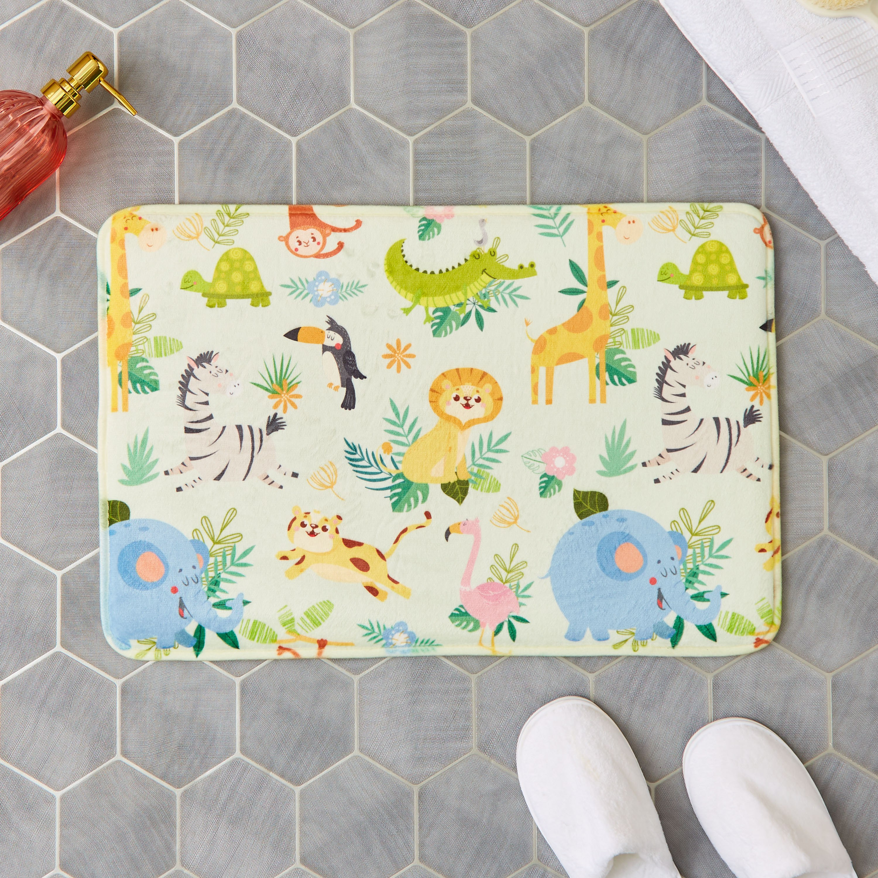 سجادة حمام إسفنج بطبعات جانجل من جوين- 40x60 سم-hbxhomeware-kidsessentials-kidsbathmatsandtubmats-image-1