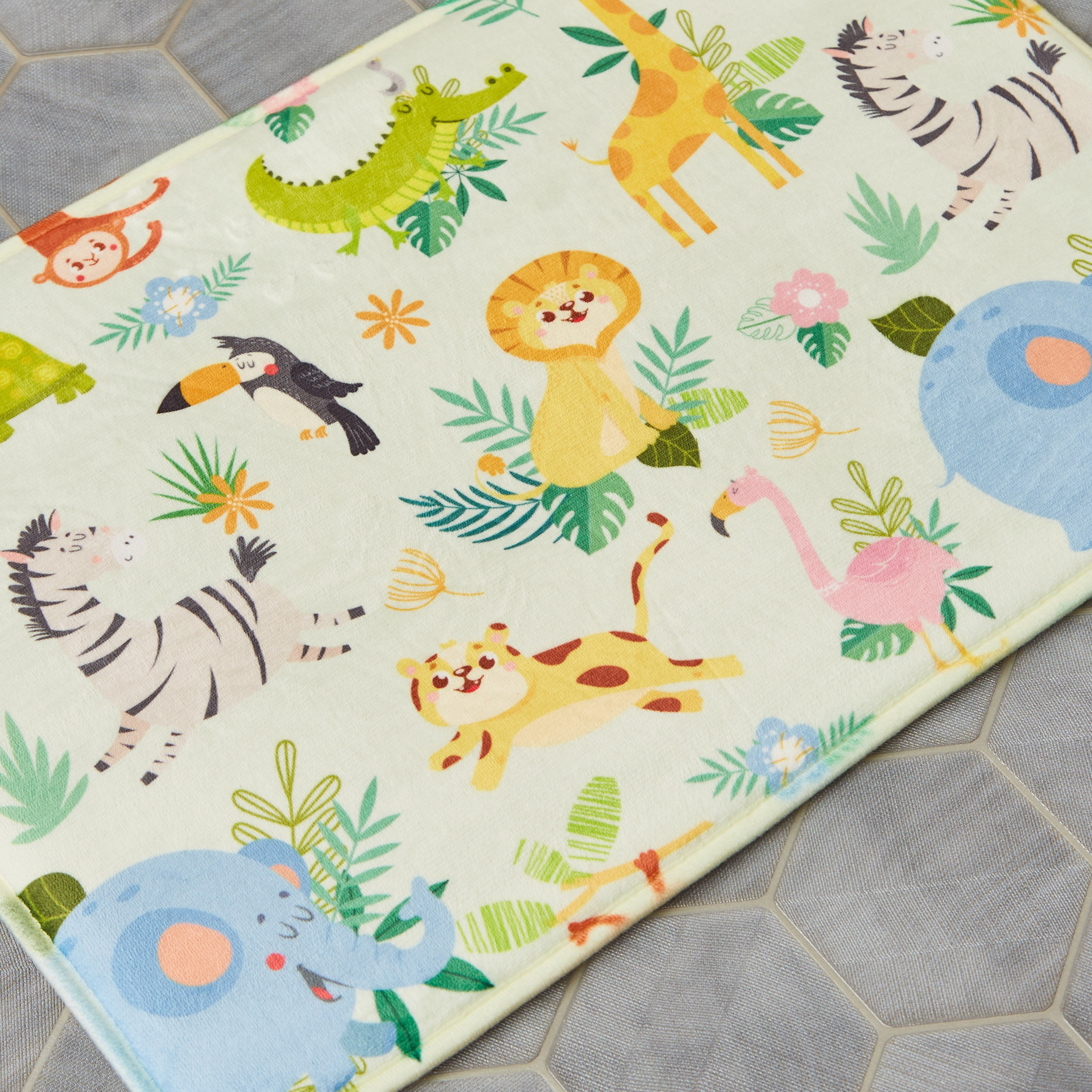 سجادة حمام إسفنج بطبعات جانجل من جوين- 40x60 سم-hbxhomeware-kidsessentials-kidsbathmatsandtubmats-image-2