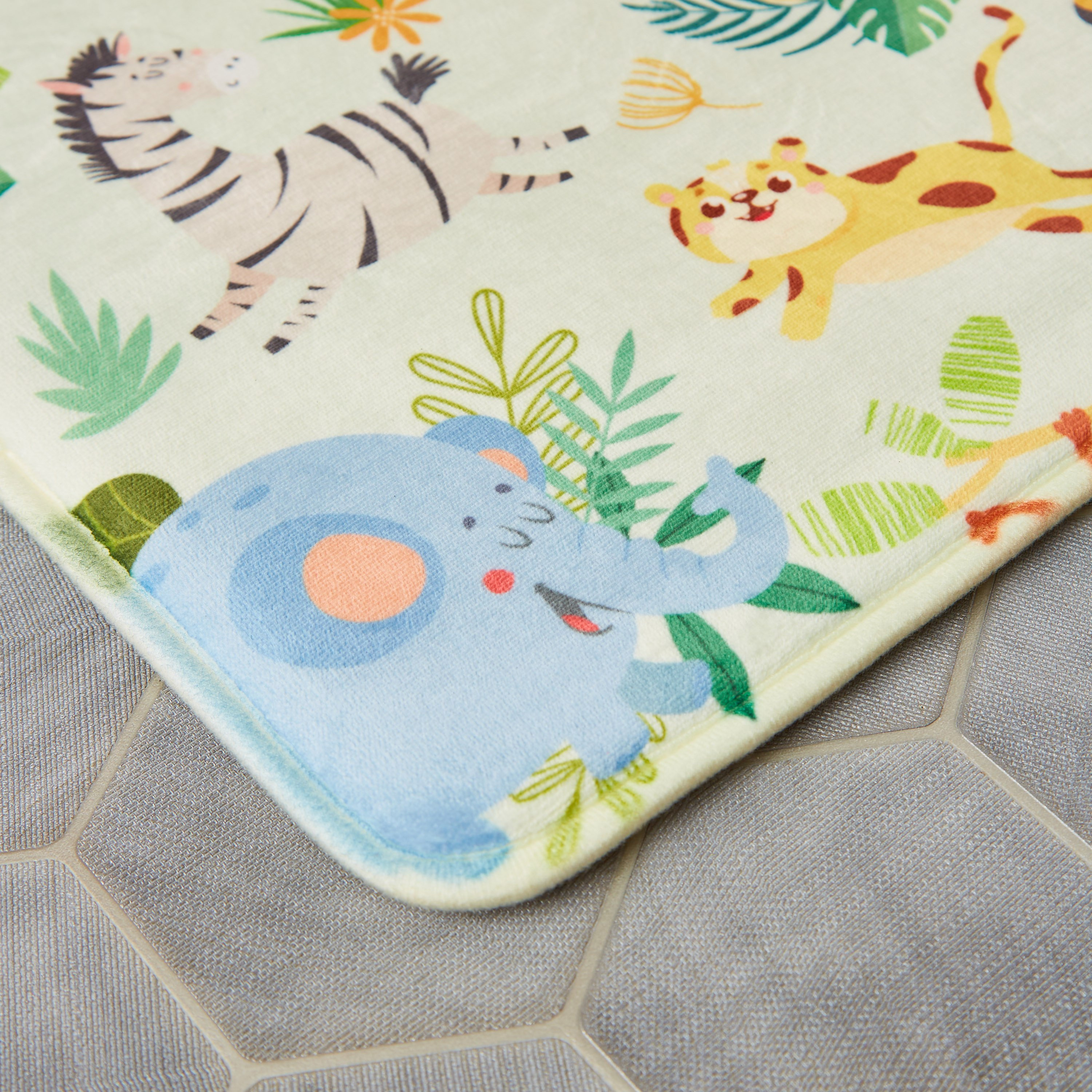 سجادة حمام إسفنج بطبعات جانجل من جوين- 40x60 سم-hbxhomeware-kidsessentials-kidsbathmatsandtubmats-image-3