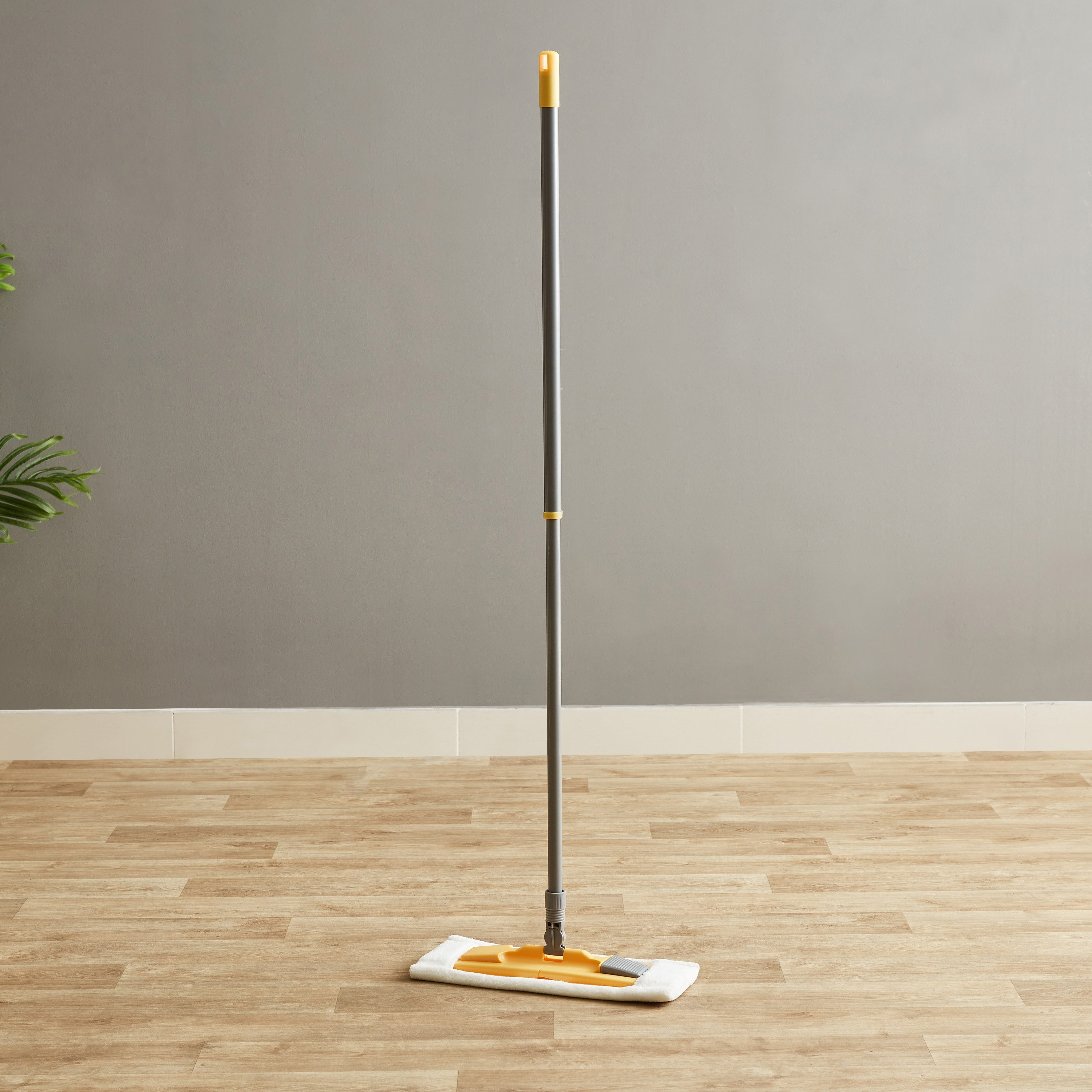 ممسحة ألياف دقيقة مسطحة بمقبض معدني من ألينا - 136 سم-hbxbathroom-laundry-cleaningaccessories-image-1