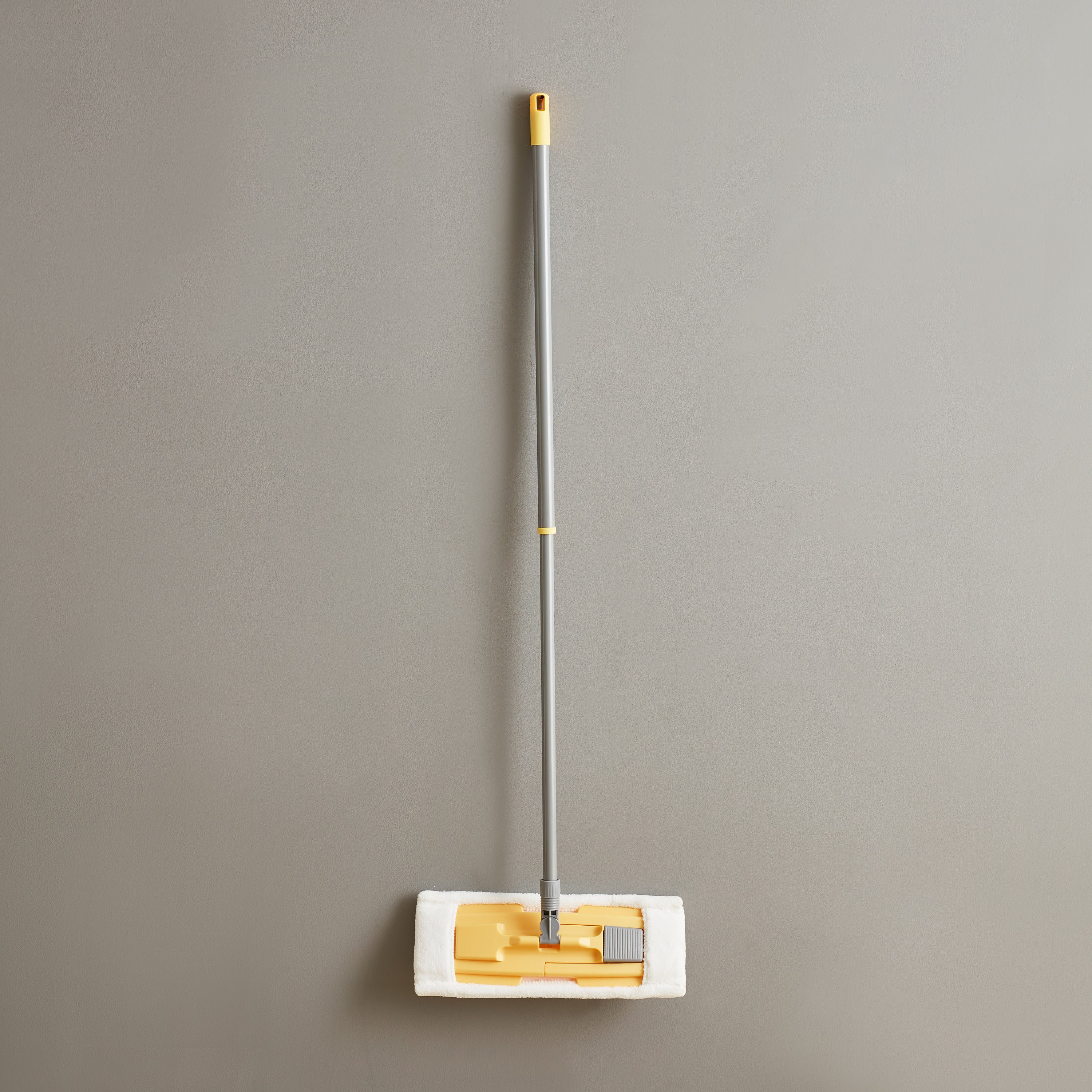 ممسحة ألياف دقيقة مسطحة بمقبض معدني من ألينا - 136 سم-hbxbathroom-laundry-cleaningaccessories-image-3