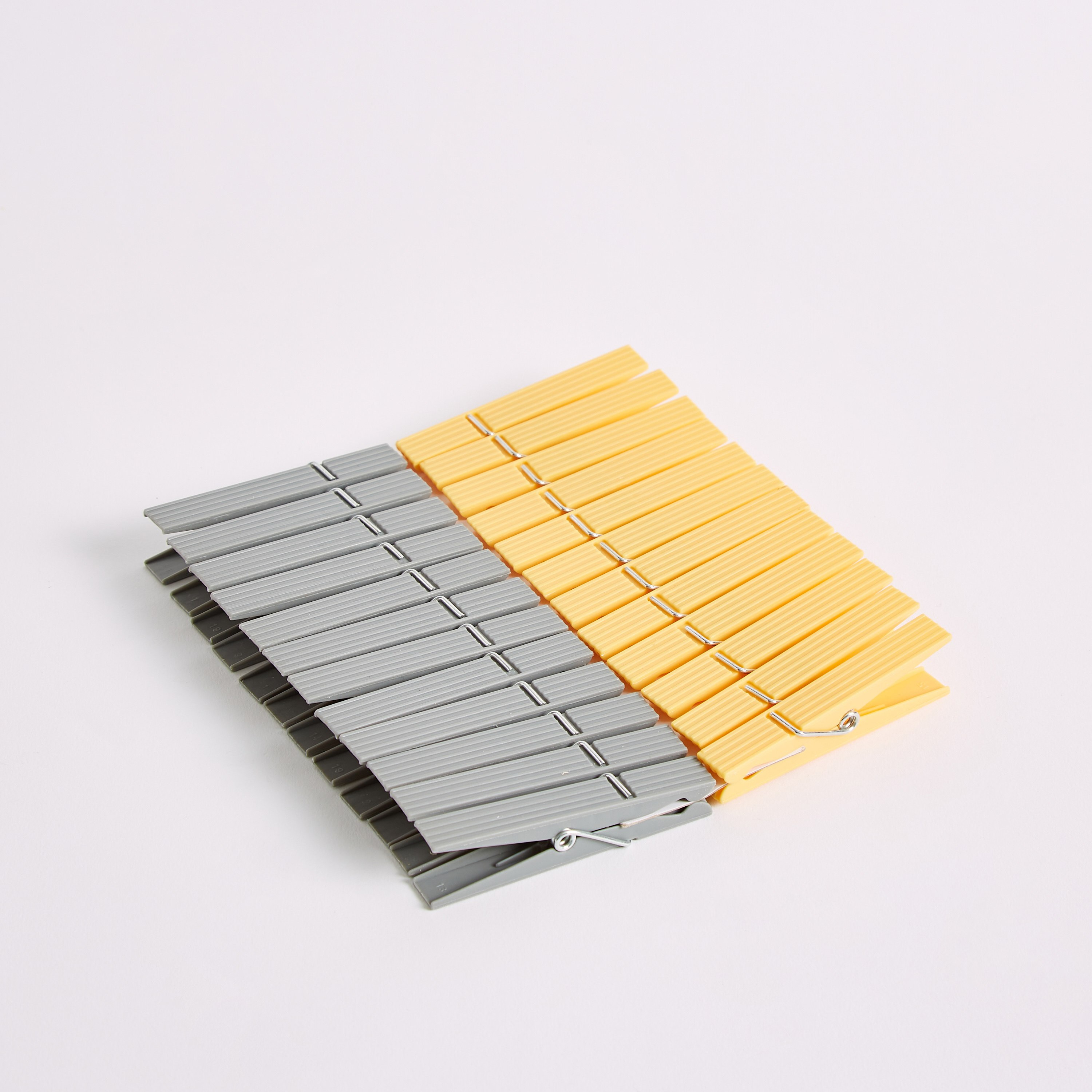 مشبك ملابس إلينا - طقم من 24 قطعة-hbxhomeware-bathandlaundry-clothesdryingracks-image-5