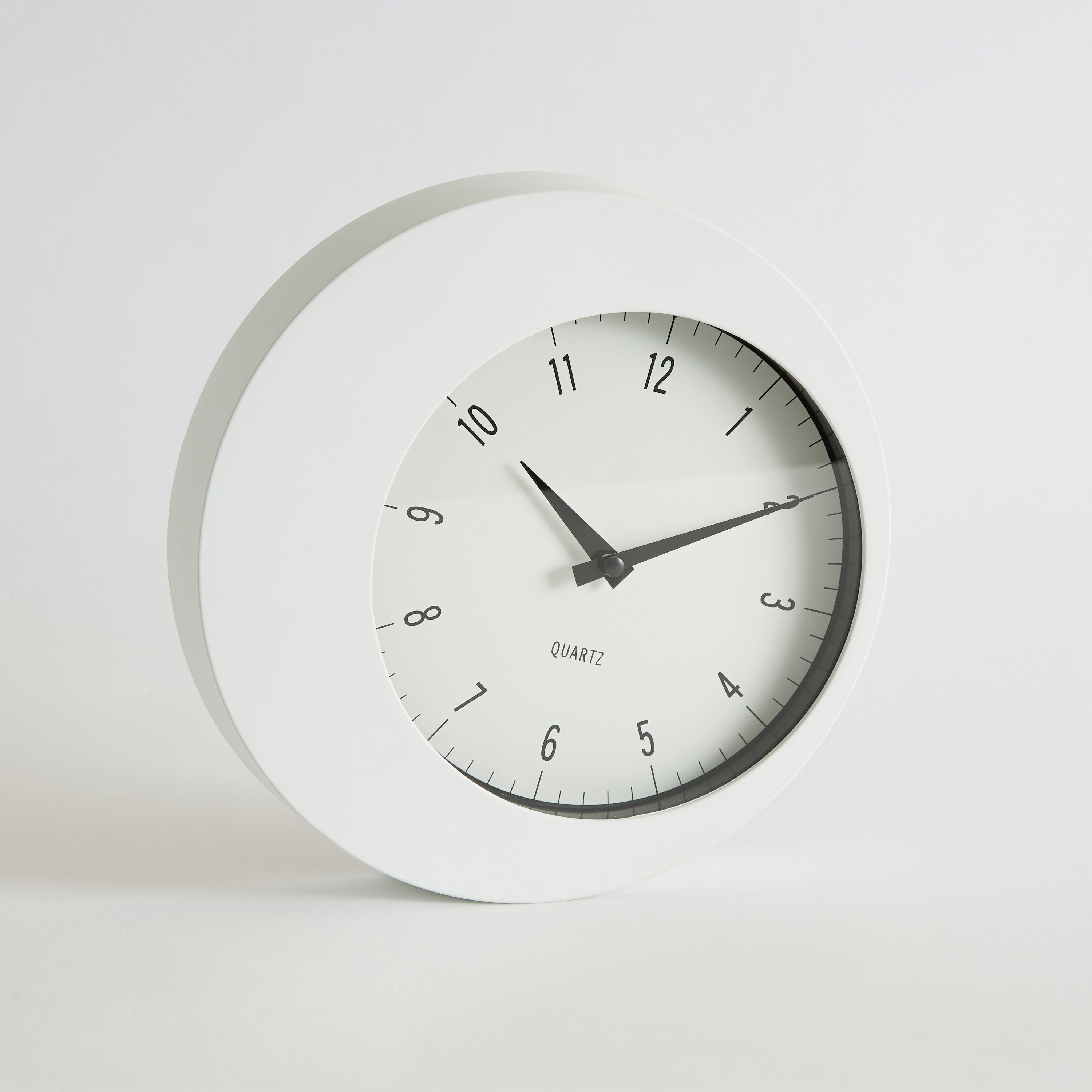 ساعة حائط بلاستيك مستديرة من إيما - 24x4 سم-hbxdiningroom-decorandaccessories-clocks-image-6