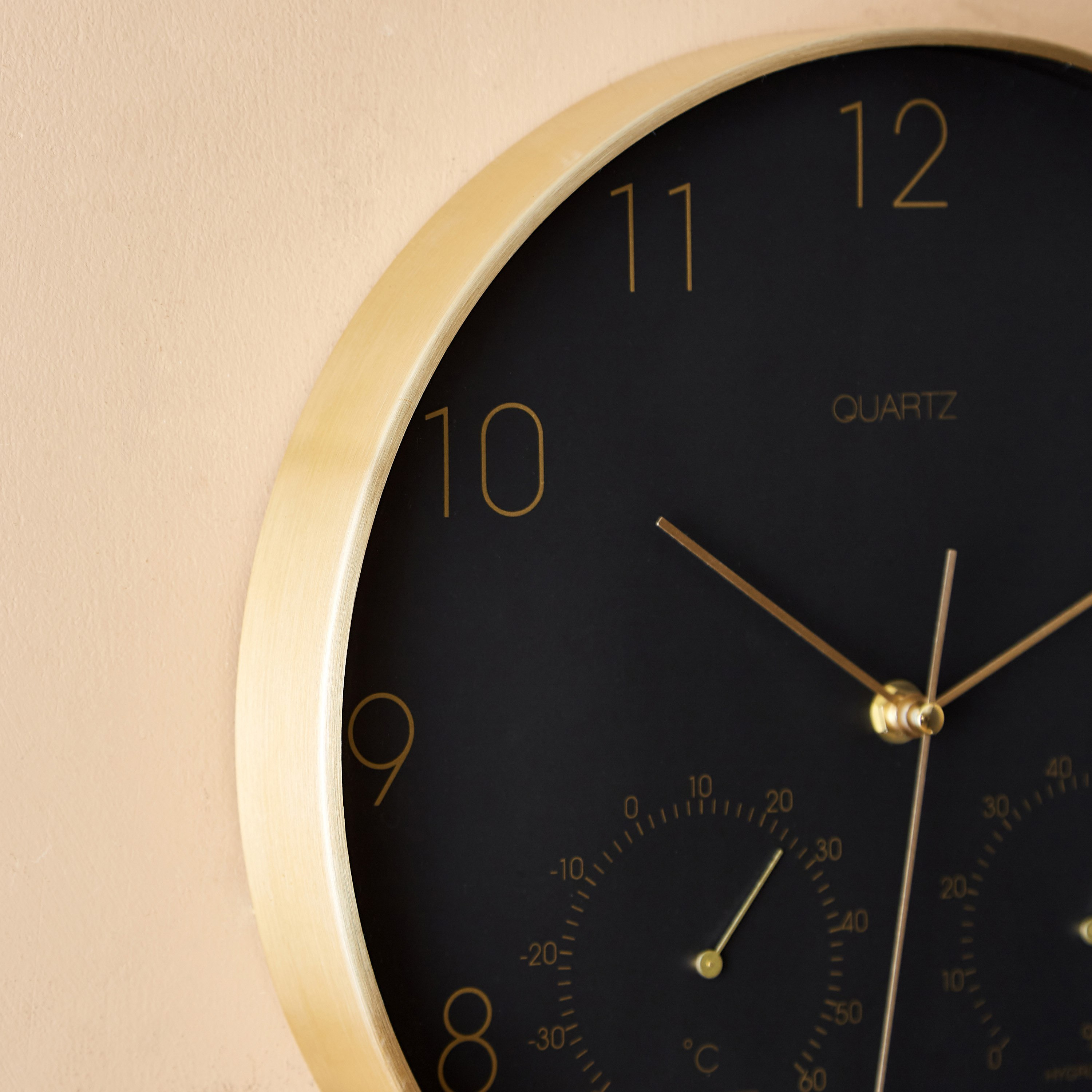 ساعة حائط من الألومنيوم بمقياس رطوبة ومقياس حرارة من إيما - 31x4.2 سم-hbxdiningroom-decorandaccessories-clocks-image-3