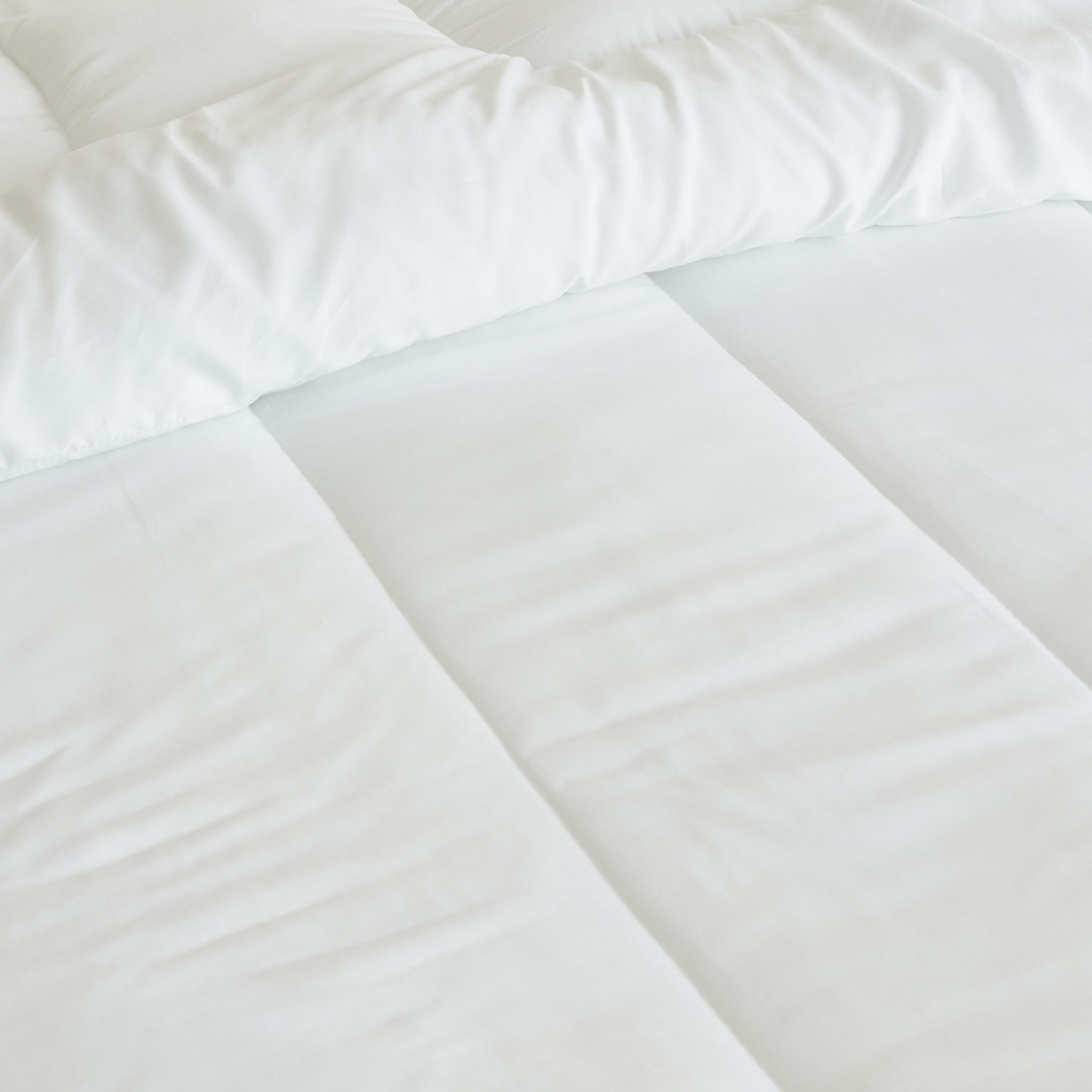 لحاف داخلي سوبر كينج من الألياف الدقيقة من نوفا - 240x220 سم-hbxdecorandfurnishings-bedding-duvetsandpillows-image-3