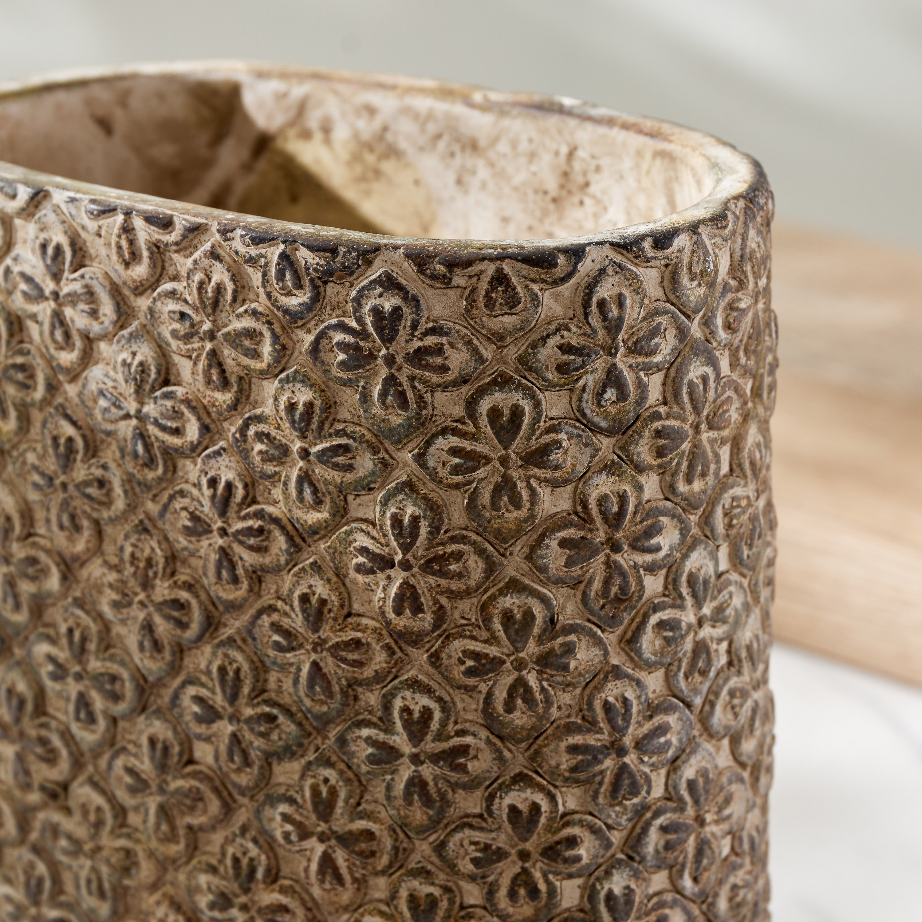 إناء حديقة من الإسمنت بنقوش من أوليف - 19x11x21 سم-hbxdecorandfurnishings-homeaccessories-artificialflowersandplants-image-3