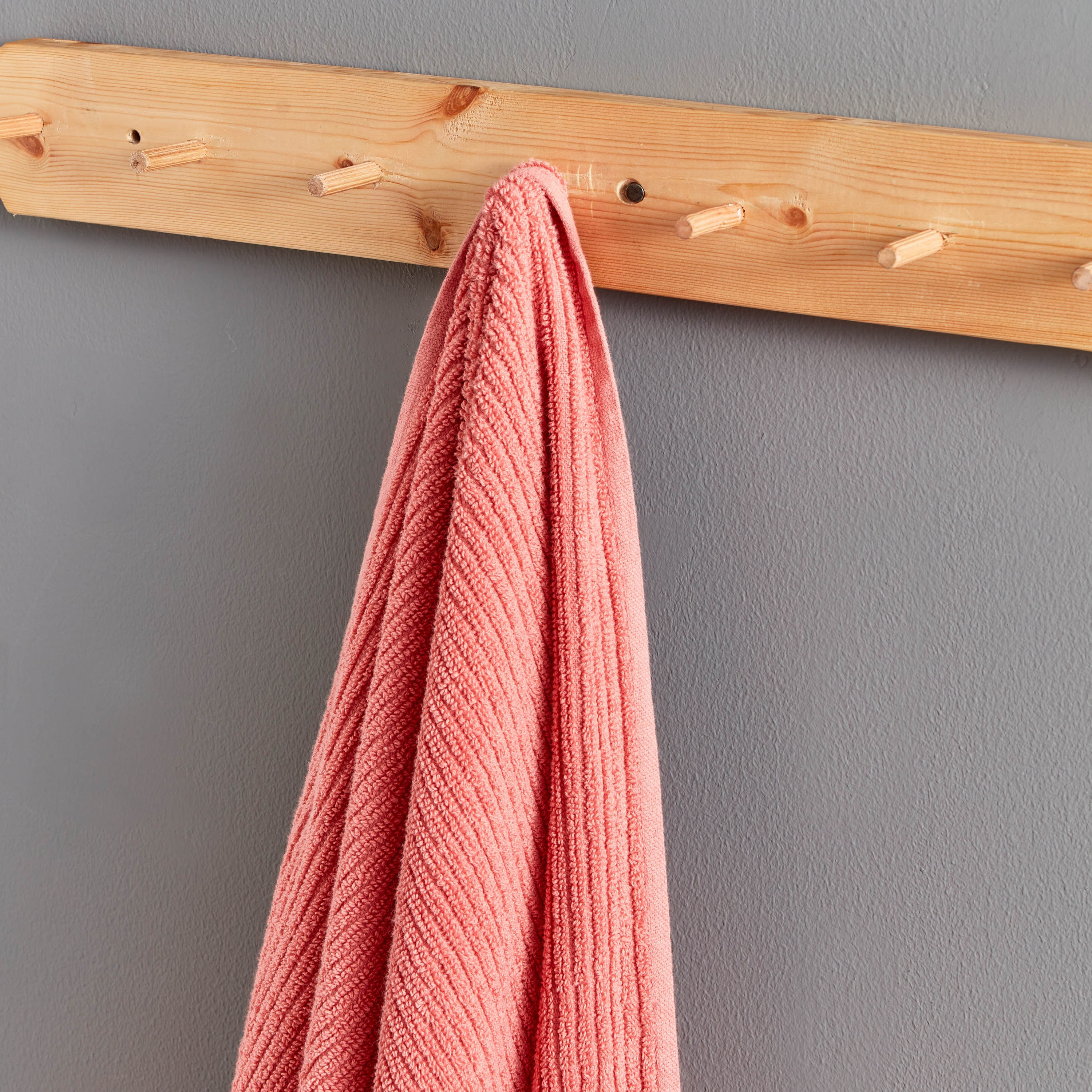 منشفة حمام قطن مضلعة من ماتيو - 136x68 سم-hbxbathroom-bathroomtextiles-image-3