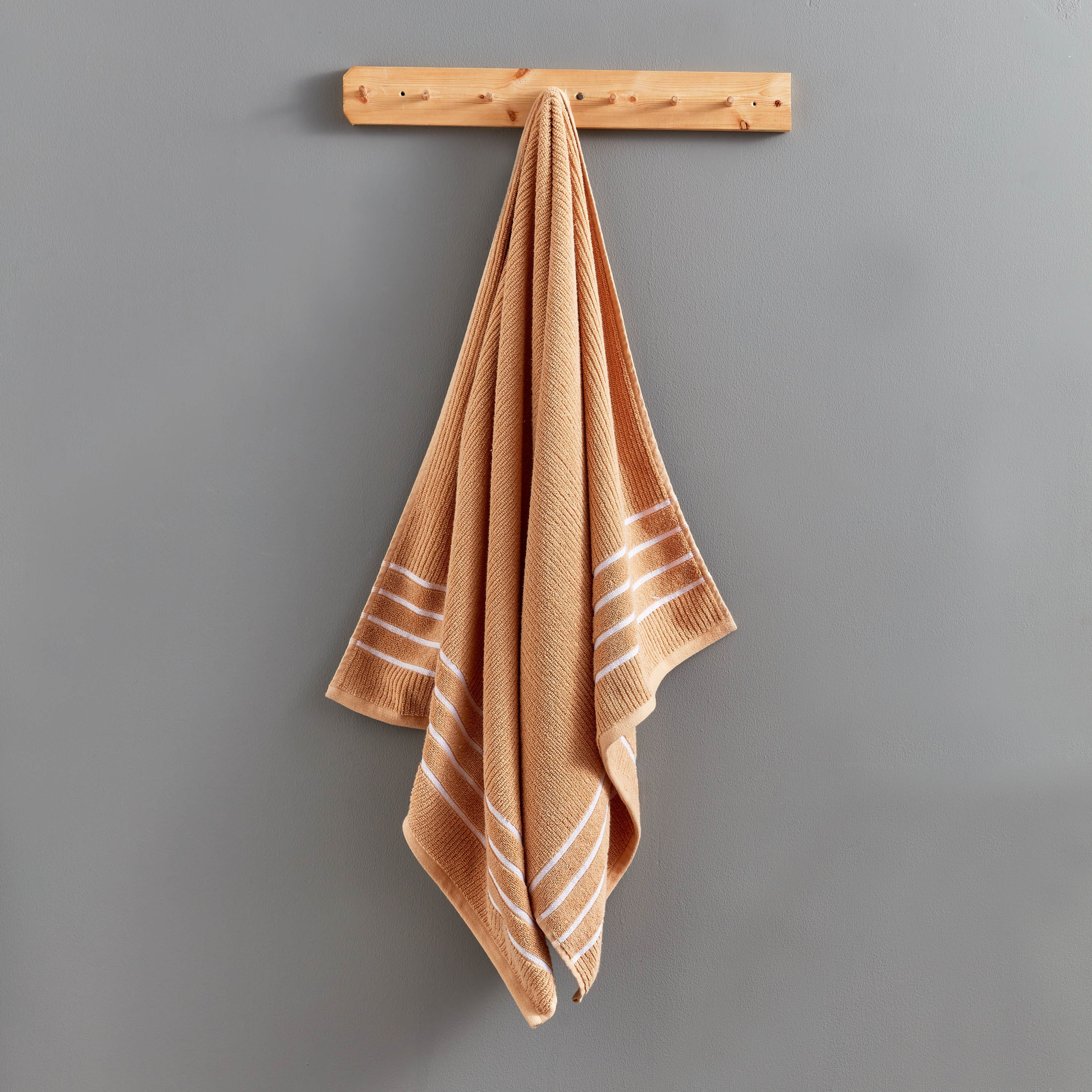 منشفة حمام قطن مضلعة من ماتيو - 136x68 سم-hbxbathroom-bathroomtextiles-image-1