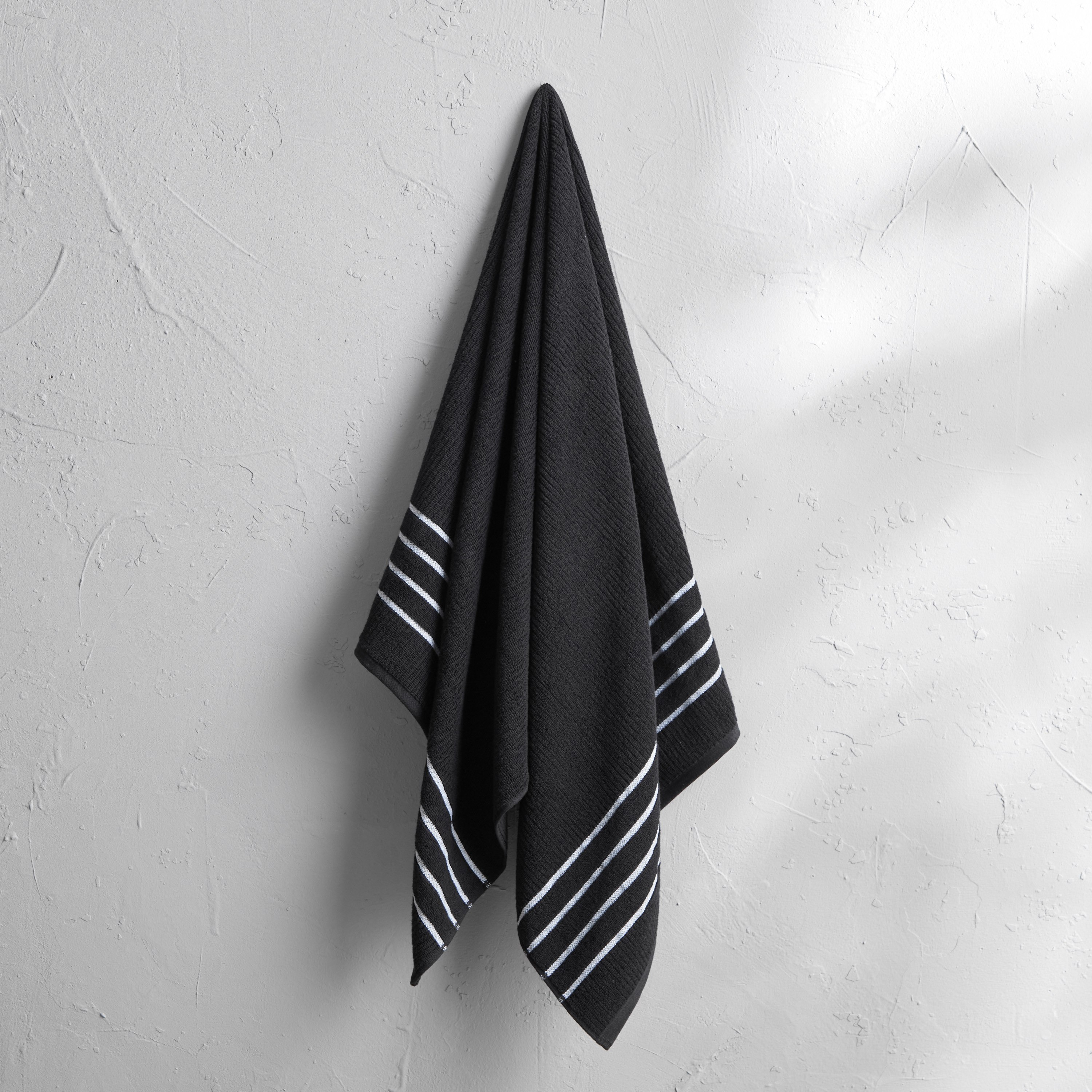 منشفة حمام قطن مضلعة من ماتيو - 136x68 سم-hbxbathroom-bathroomtextiles-image-1