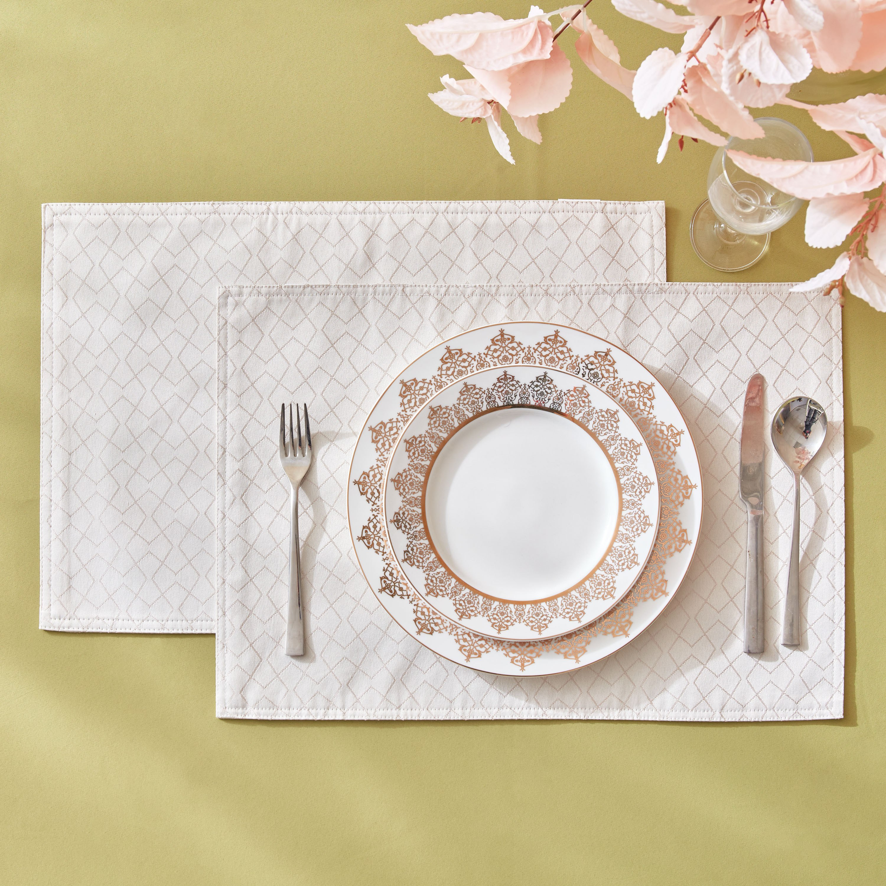 طقم لبادة صحون جاكارد قابل للاستخدام على الوجهين قطعتين من هاربر - 33x48 سم-hbxdecorandfurnishings-homefurnishings-tablelinens-image-1