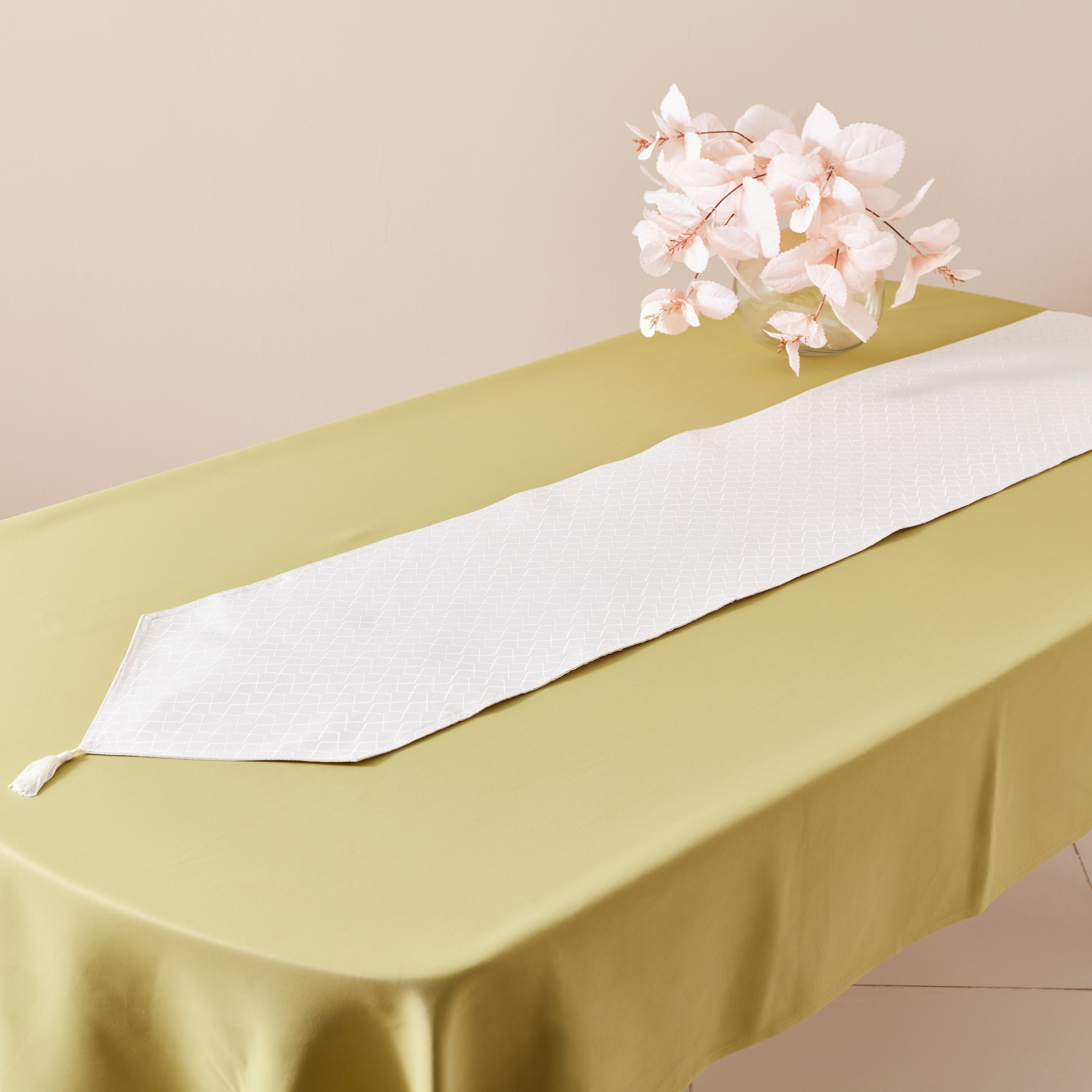 مفرش طاولة جاكارد من هاربر - 33x180 سم-hbxdecorandfurnishings-homefurnishings-tablelinens-image-1