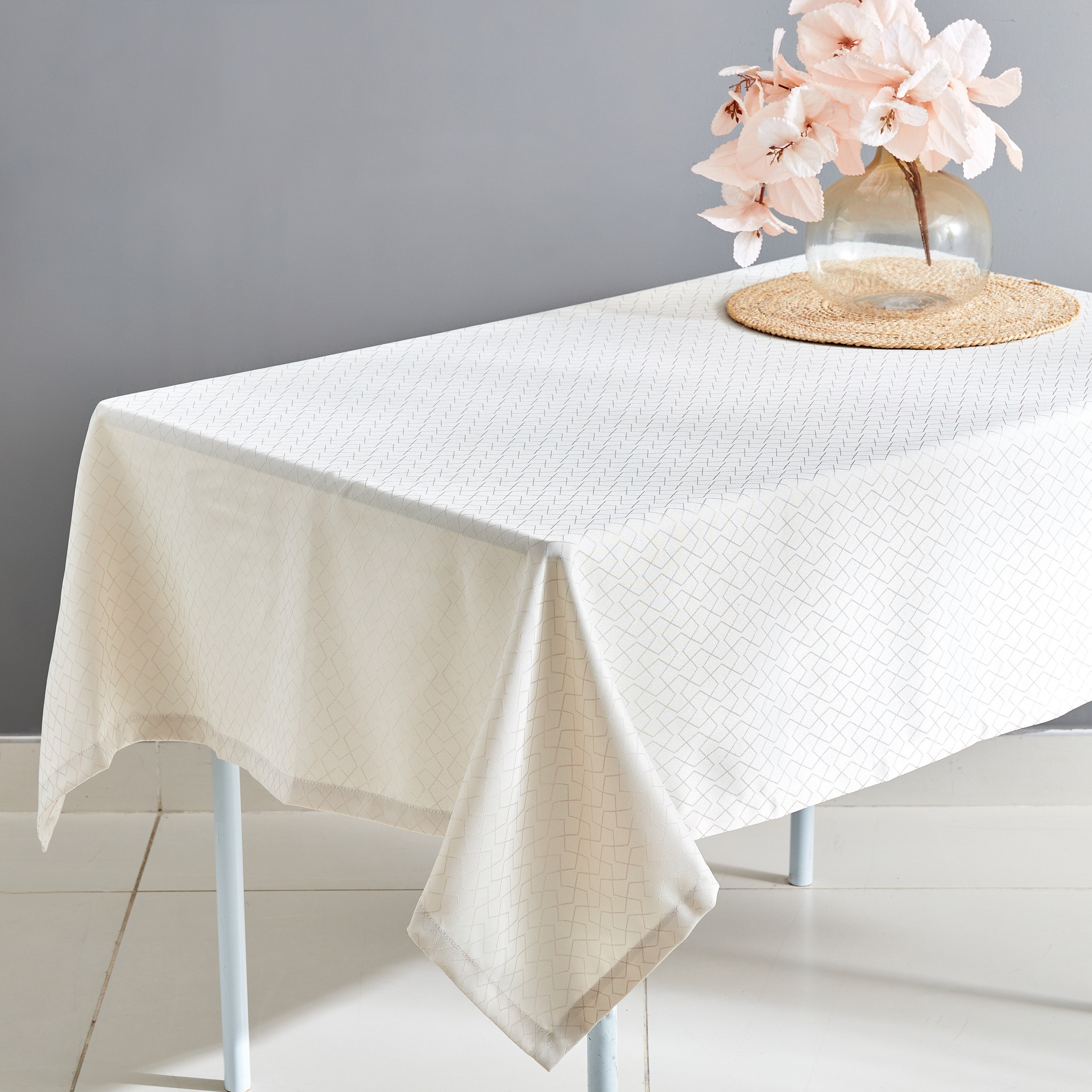 مفرش طاولة جاكارد من هاربر - 130x170 سم-hbxdecorandfurnishings-homefurnishings-tablelinens-image-1
