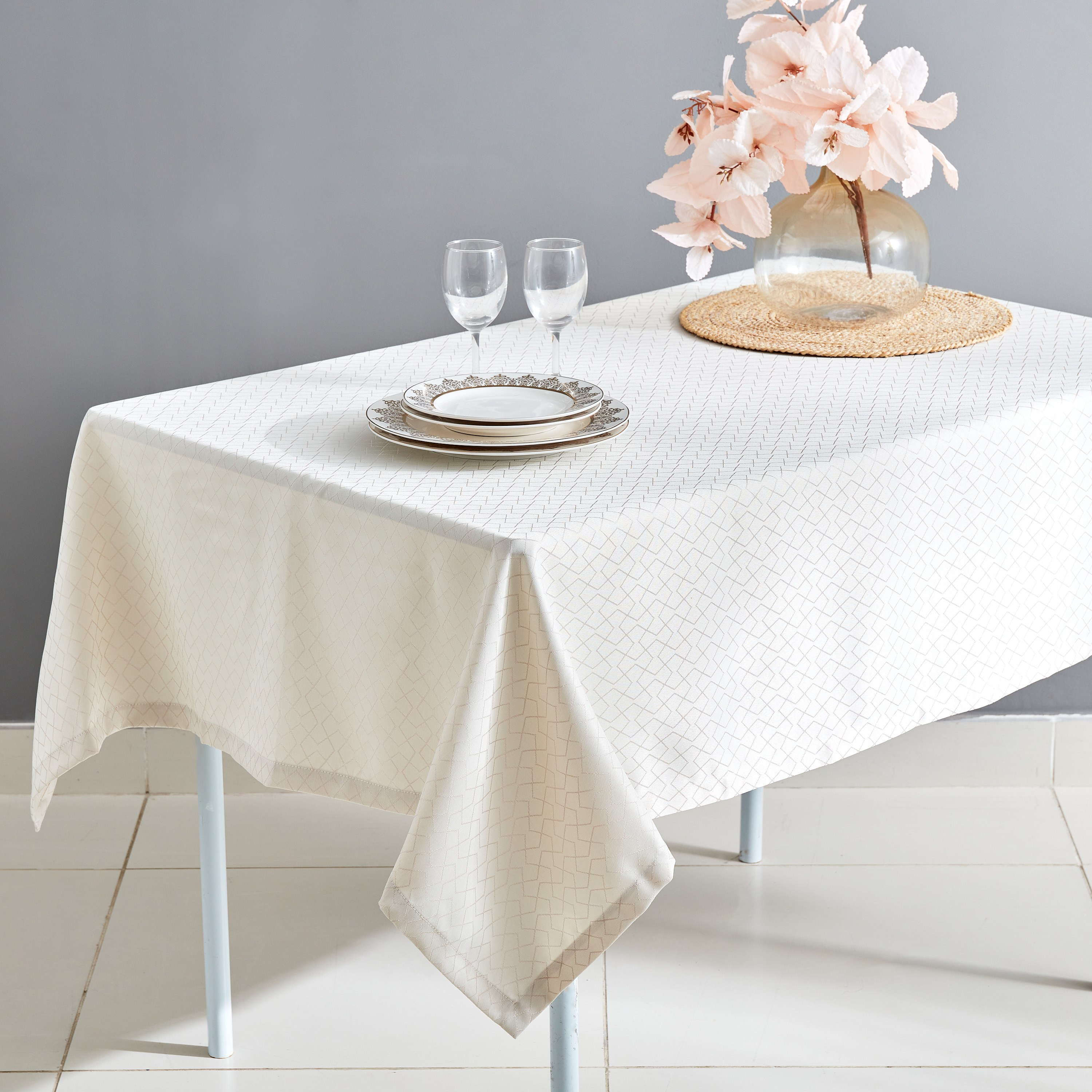 مفرش طاولة جاكارد من هاربر - 130x170 سم-hbxdecorandfurnishings-homefurnishings-tablelinens-image-4