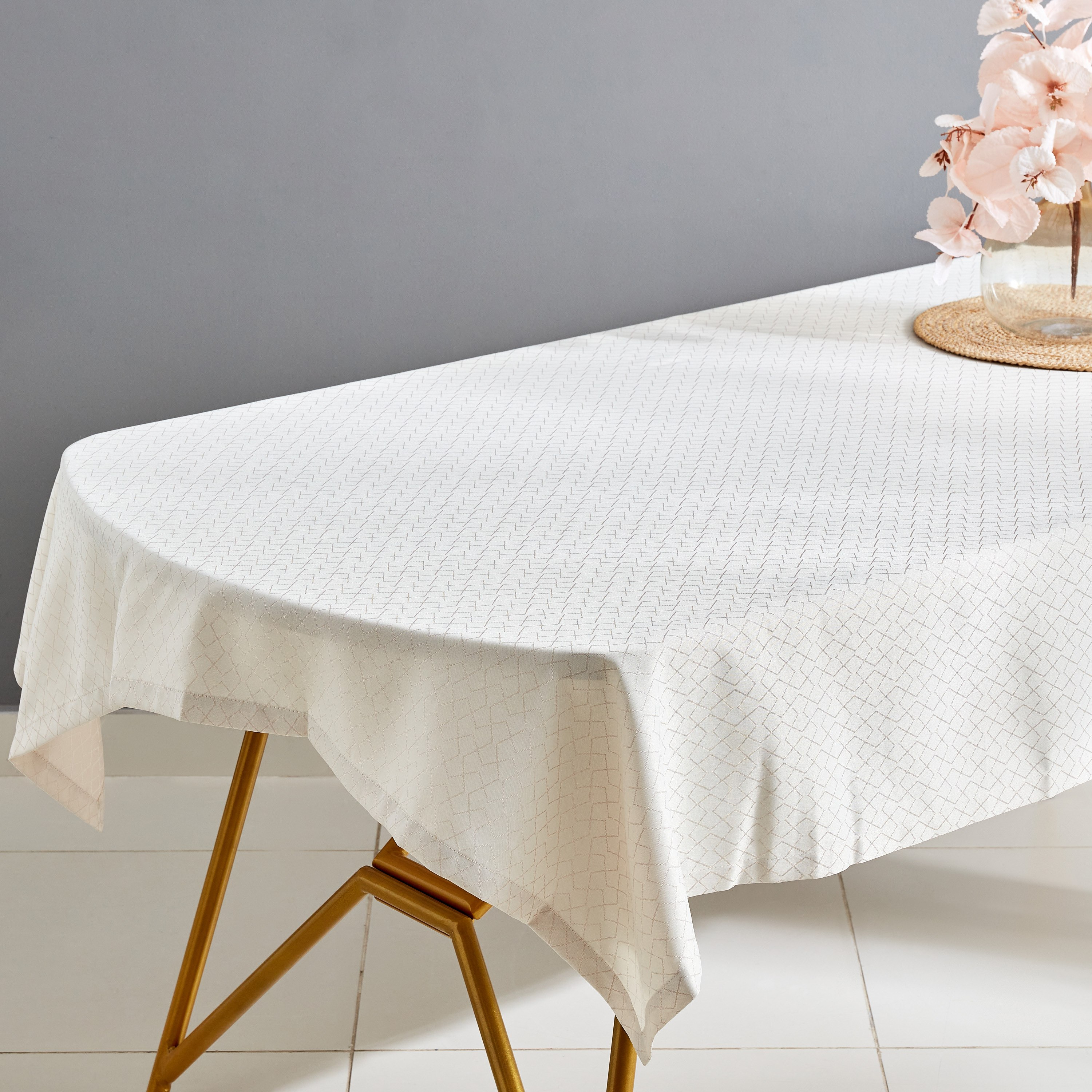 مفرش طاولة جاكارد من هاربر - 200x140 سم-hbxdecorandfurnishings-homefurnishings-tablelinens-image-1