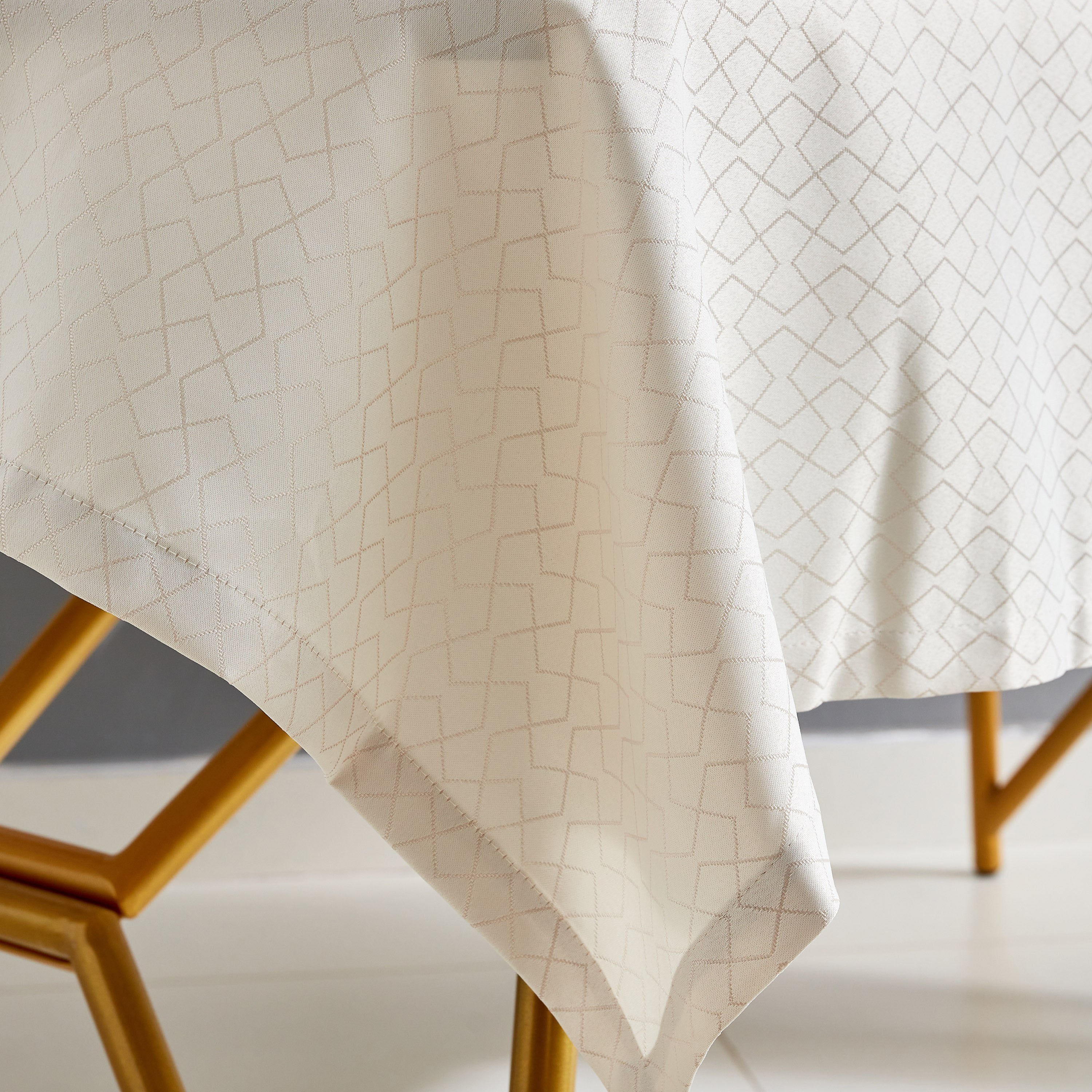 Harper Treillage Jacquard Table Cloth - 140x250 cm-hbxdecorandfurnishings-homefurnishings-tablelinens-image-3